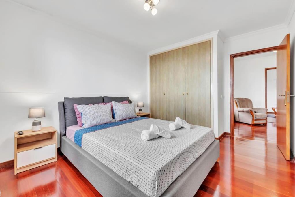 Cozy Seaside Apartment Near Beach and Airport view 3