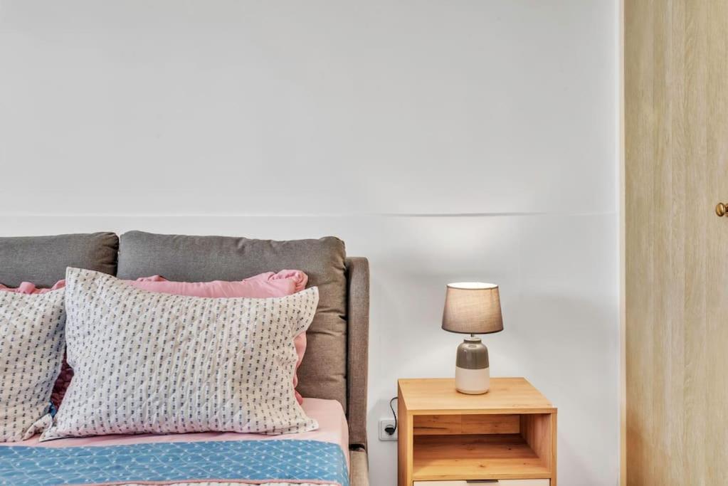 Cozy Seaside Apartment Near Beach and Airport view 5