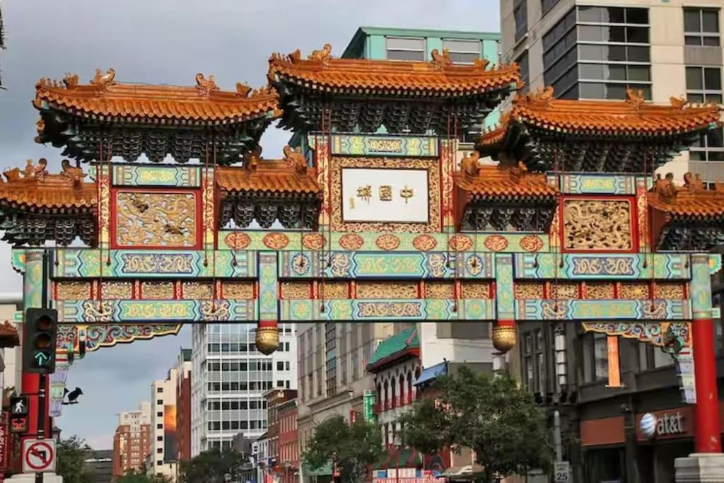 Luxury 2 Bedroom Apartment B5 Near China Town & O2 view 4