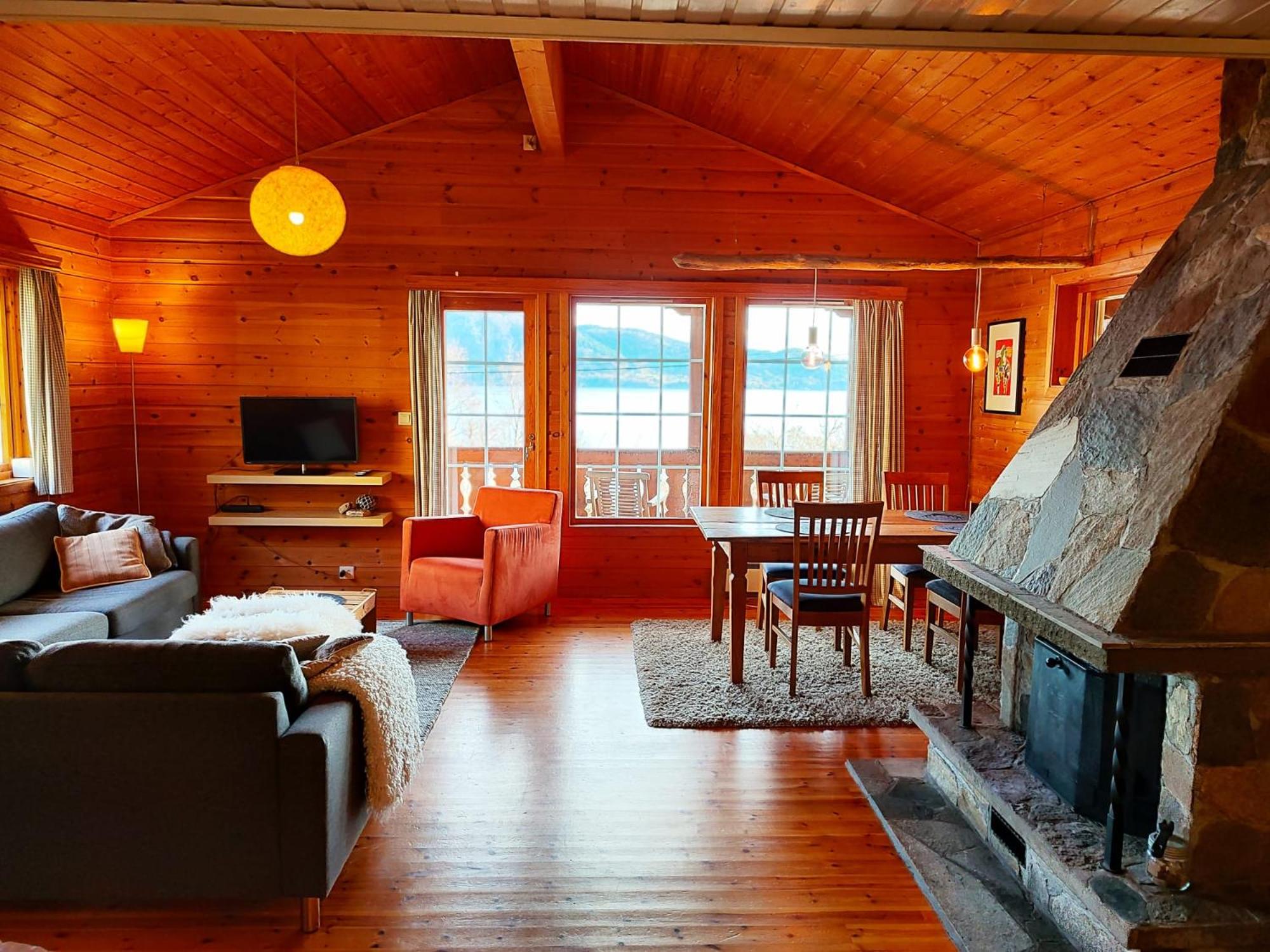Cosy chalet, 100m2 with fjordview! view 3
