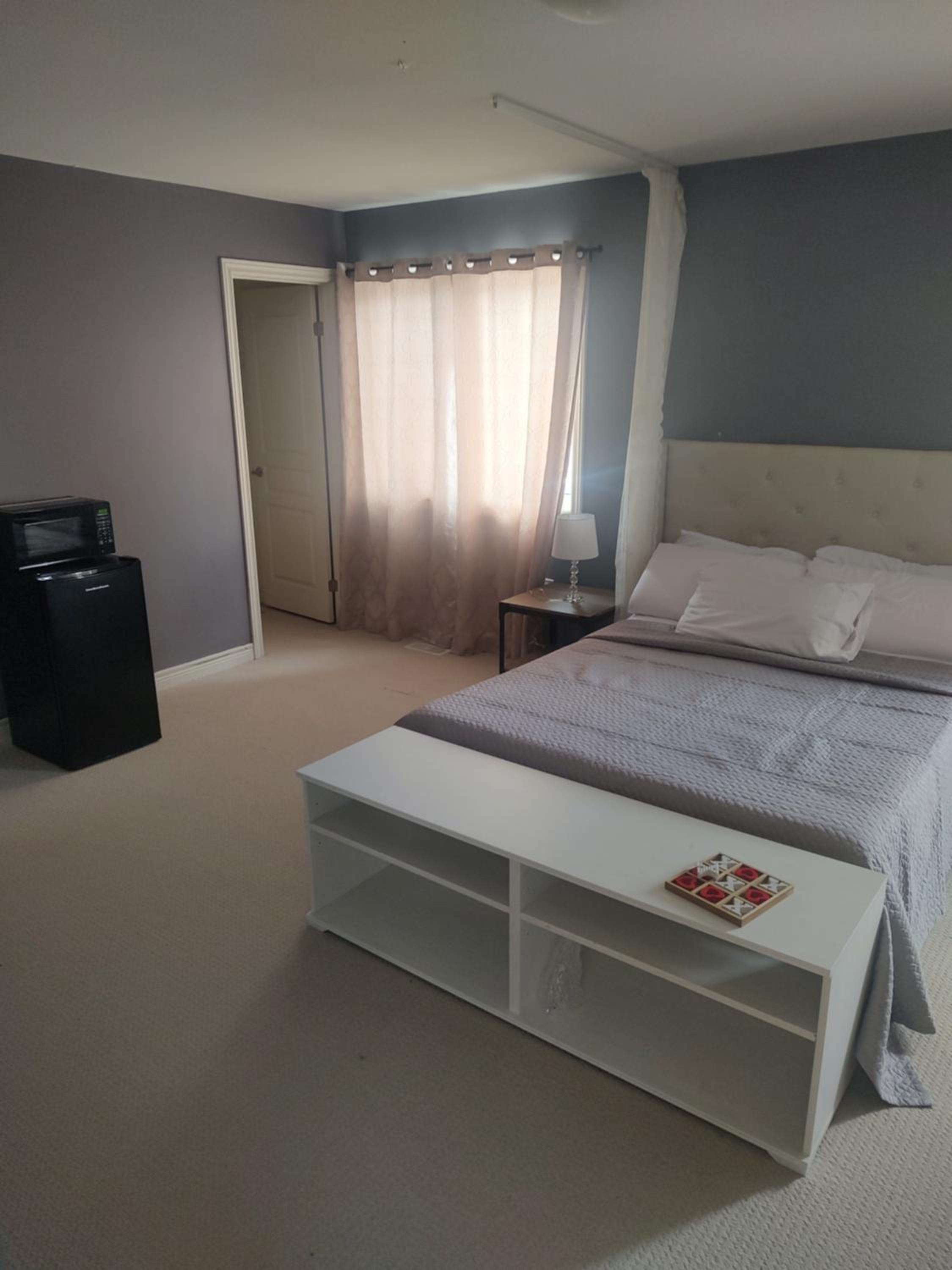 Executive Master Suite With Soaker Tub - Very Close to the Falls and Marineland