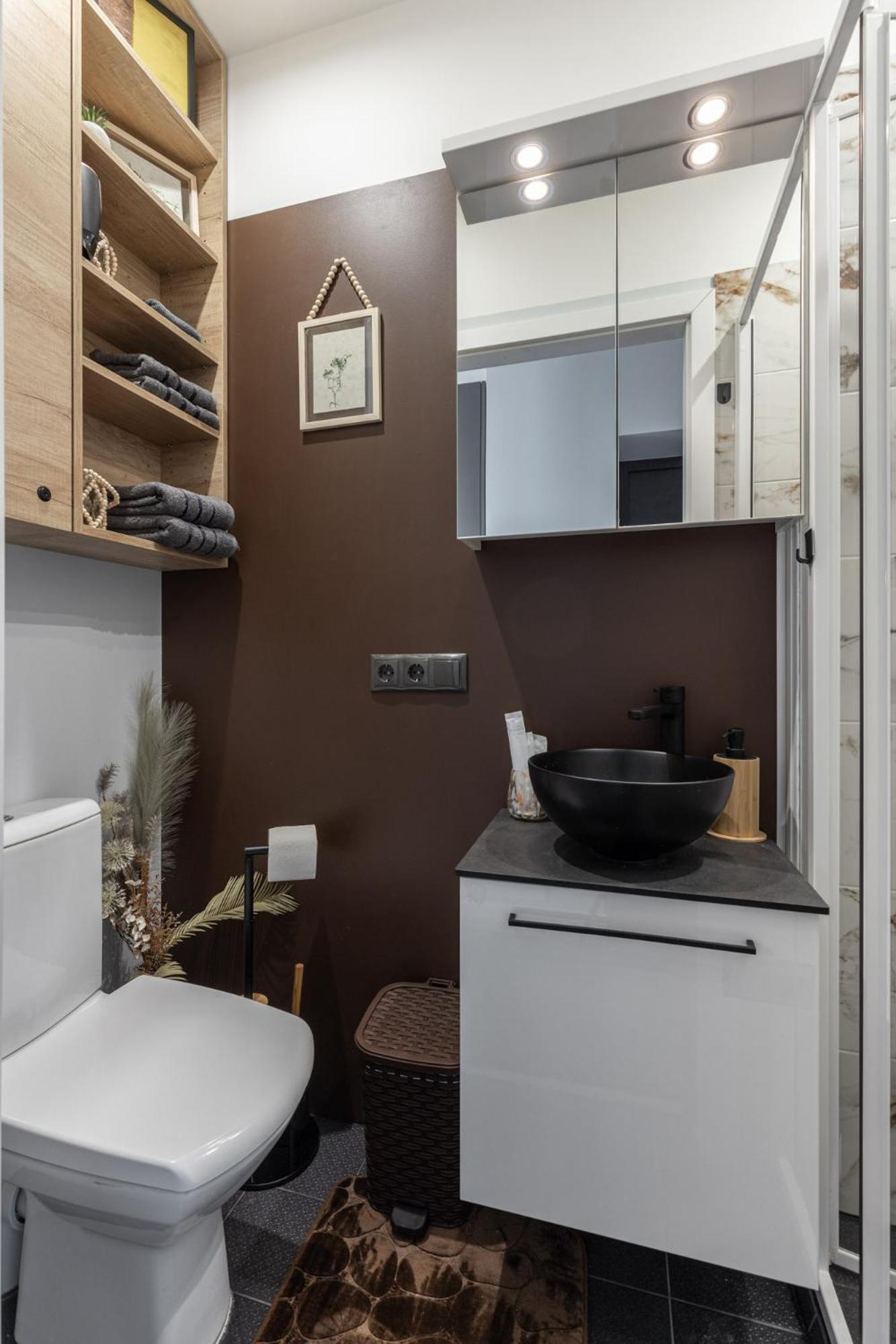 Great location Studios - 5min to Old Town view 3
