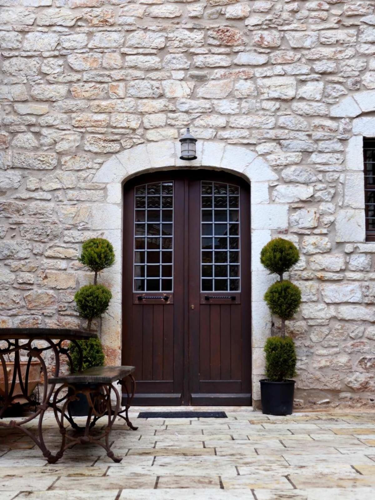 Lousiou Nymphes escape suites