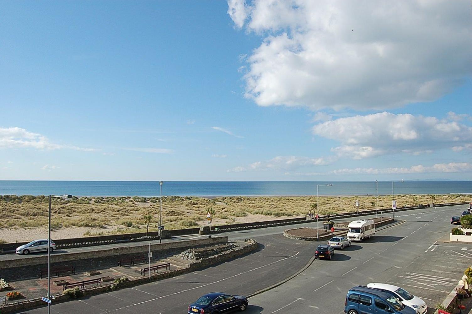 Faiths Apartment With Beach & Coastal Views view 2