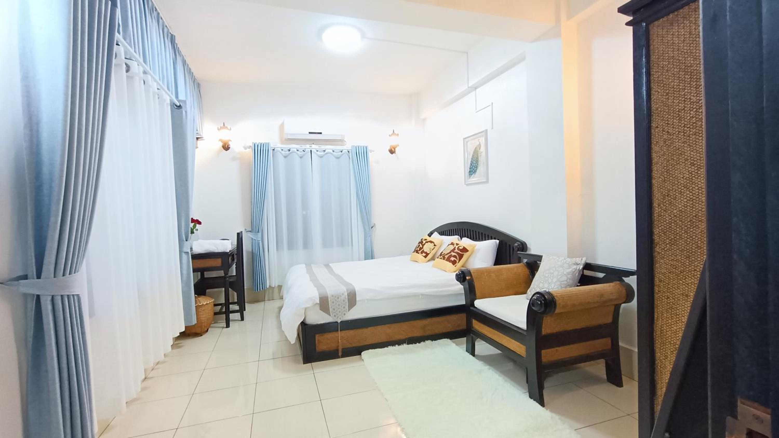 Oudomphone Apartment