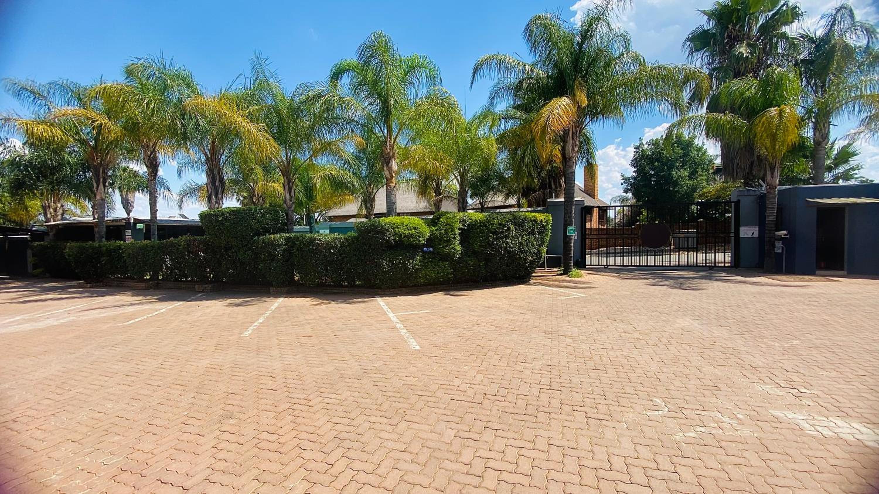 Luxury in Hartbeespoort, Schoemansville