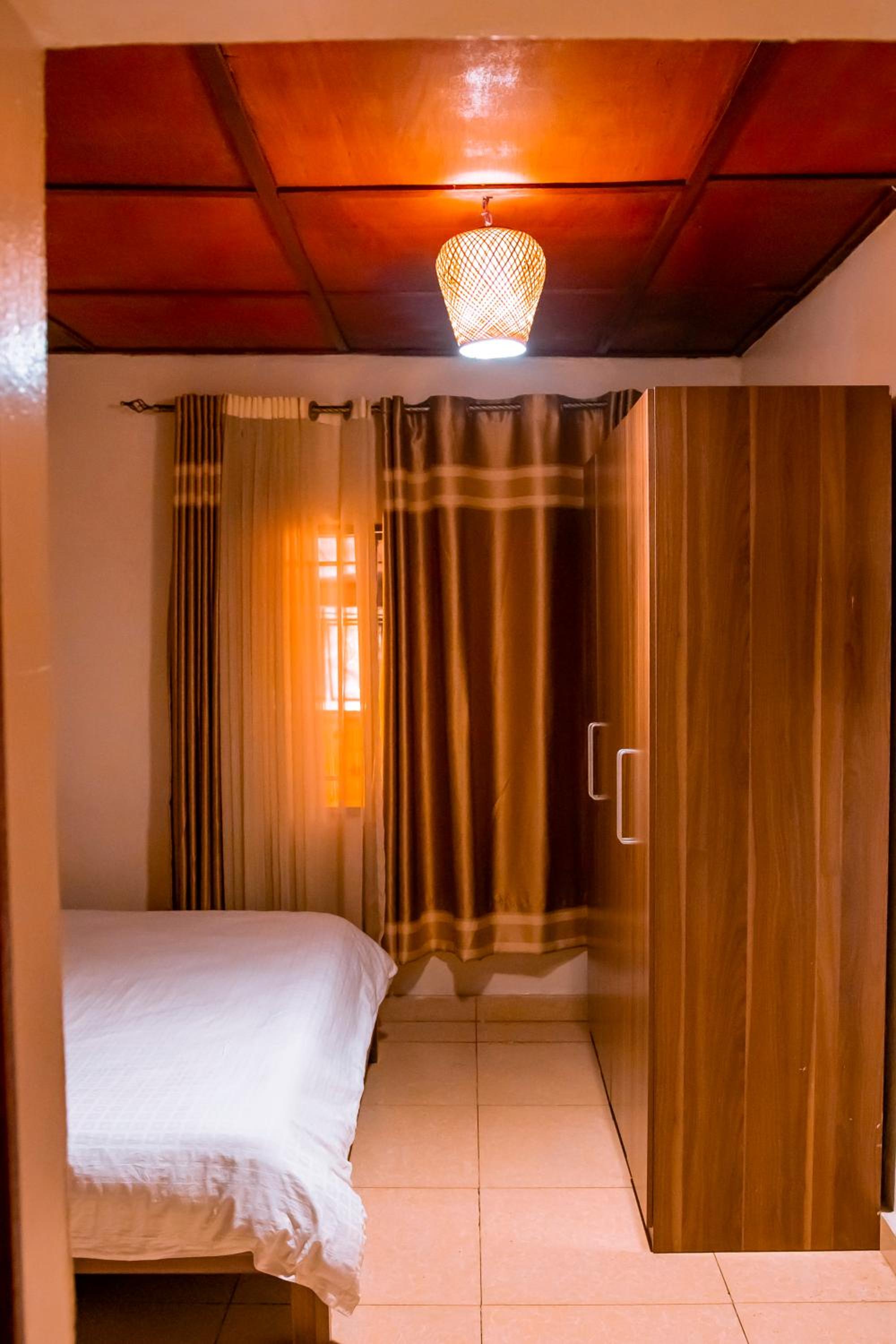 B.Maurice Guest House
