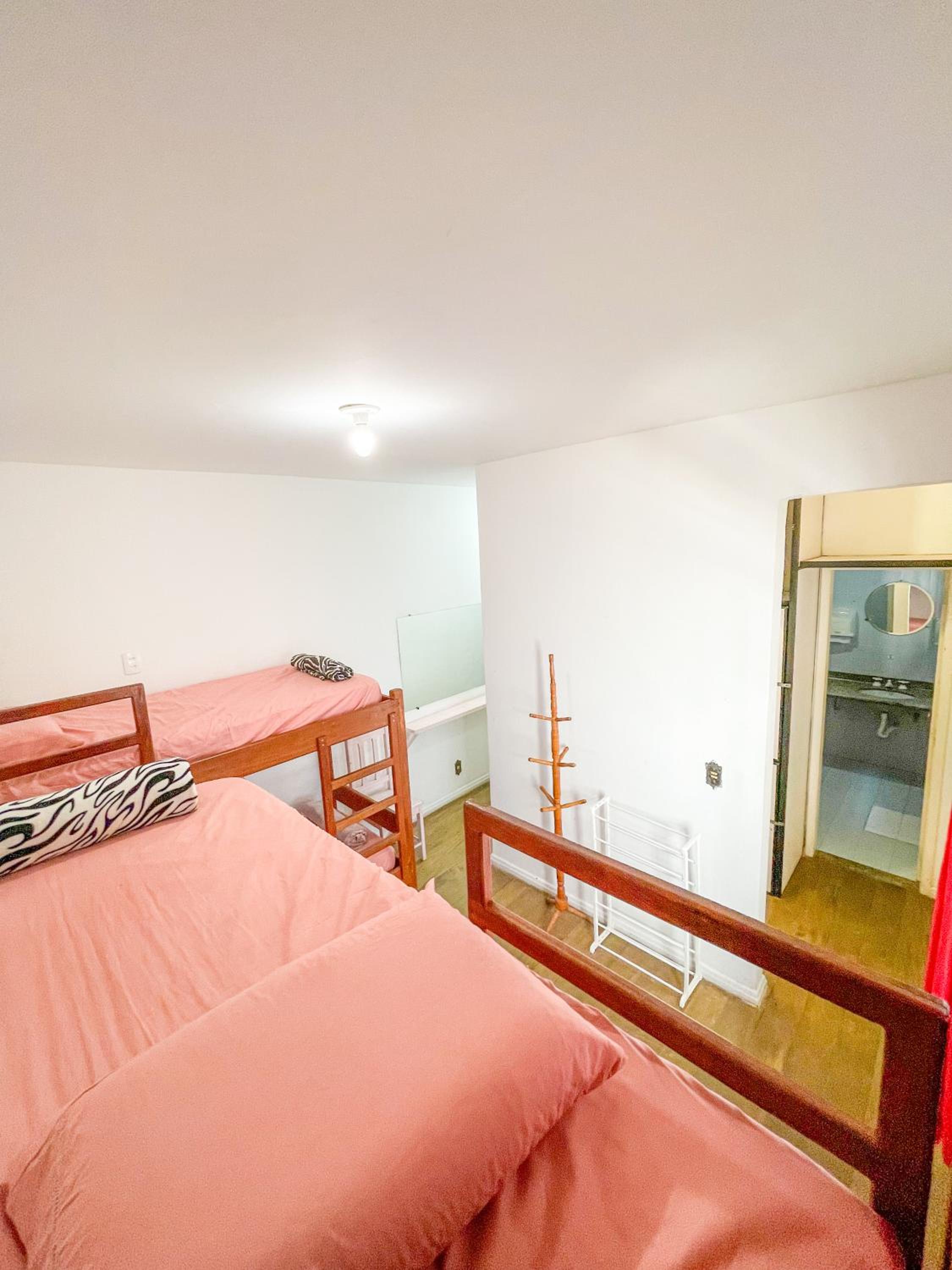 Onça da Praia Hostel