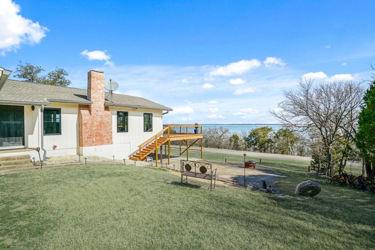 Walk to Lake Whitney Fire Pit BBQ Grill King Bed view 5