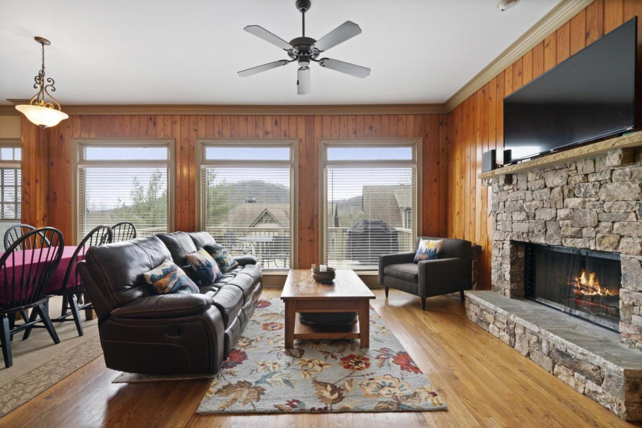 The Laurel Ridge Den in Big Canoe with hot tub view 2