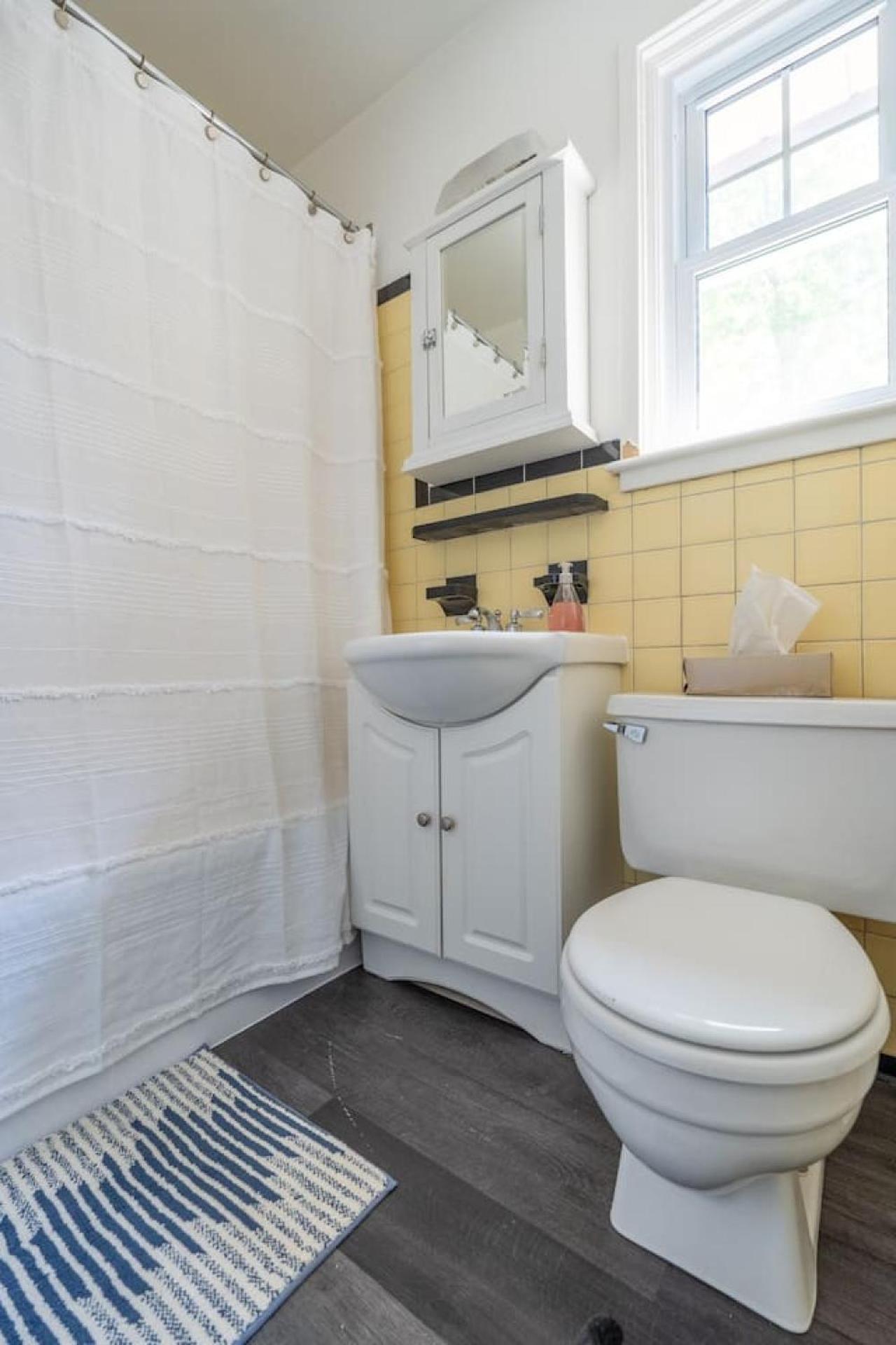 Cornwall Vacations - Cardinal Inn Romantic Room - Property Image 4