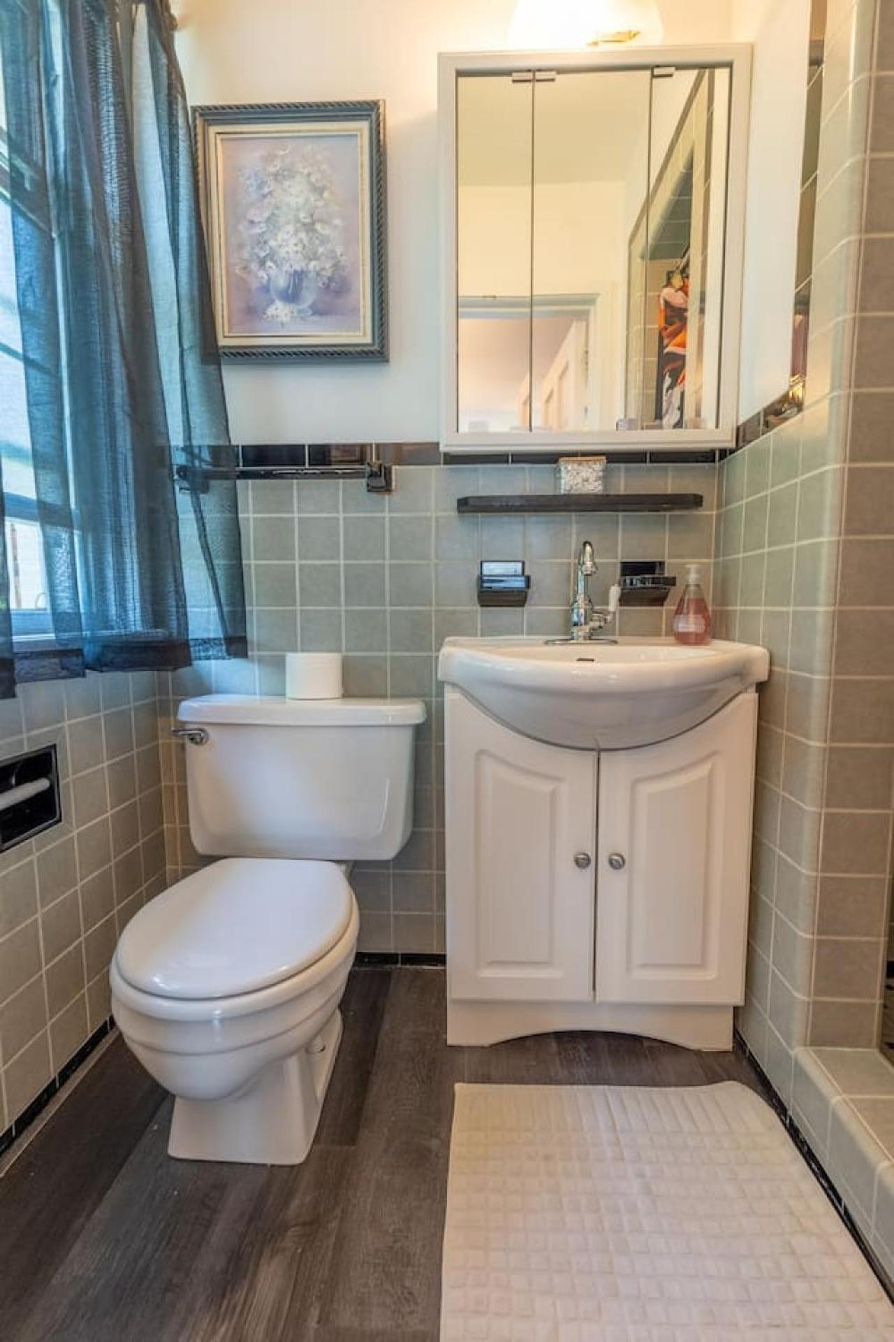 Cornwall Vacations - Cardinal Inn Romantic Room - Property Image 3