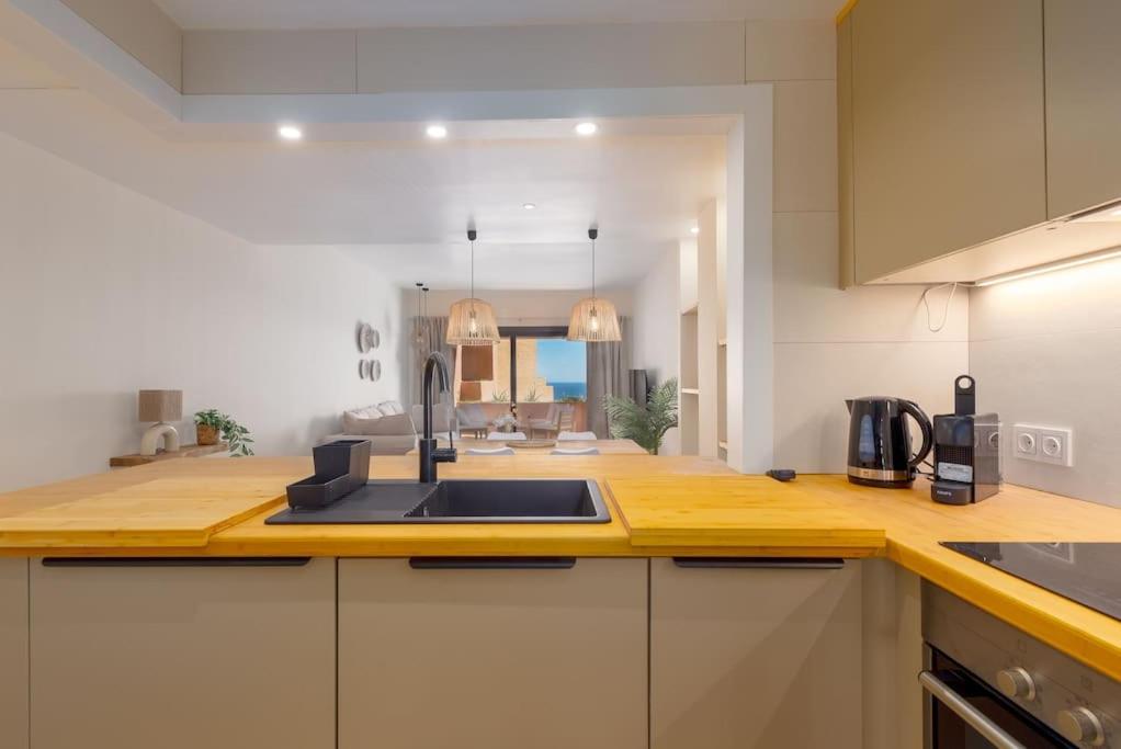 Modern & comfortable apt in Coto Real view 5