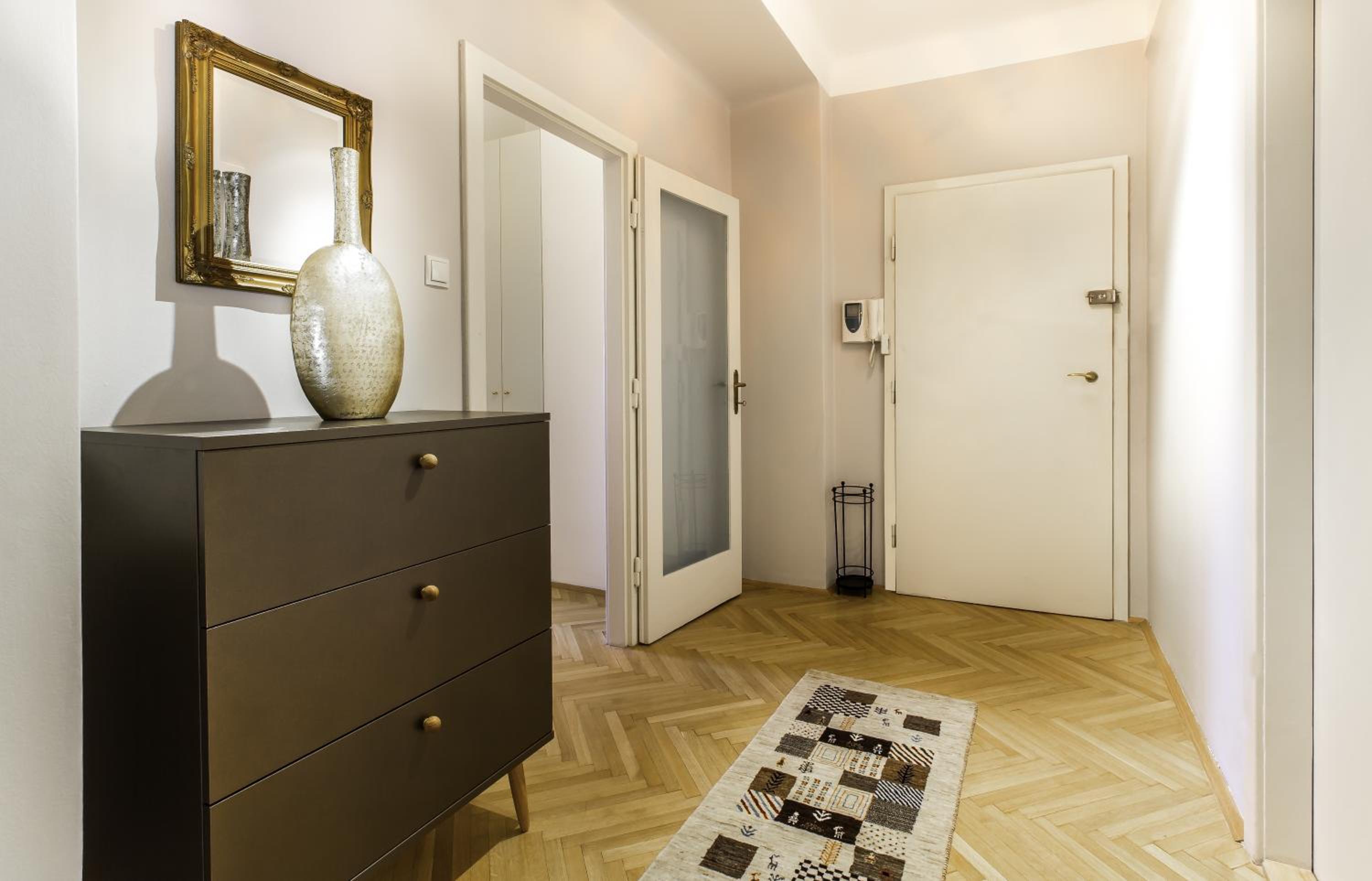 Abieshomes Serviced Apartments - Opera