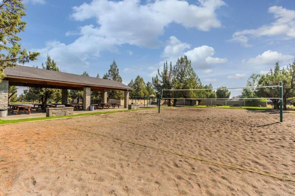 Juniper Haven New Remodel and Resort Amenities view 3