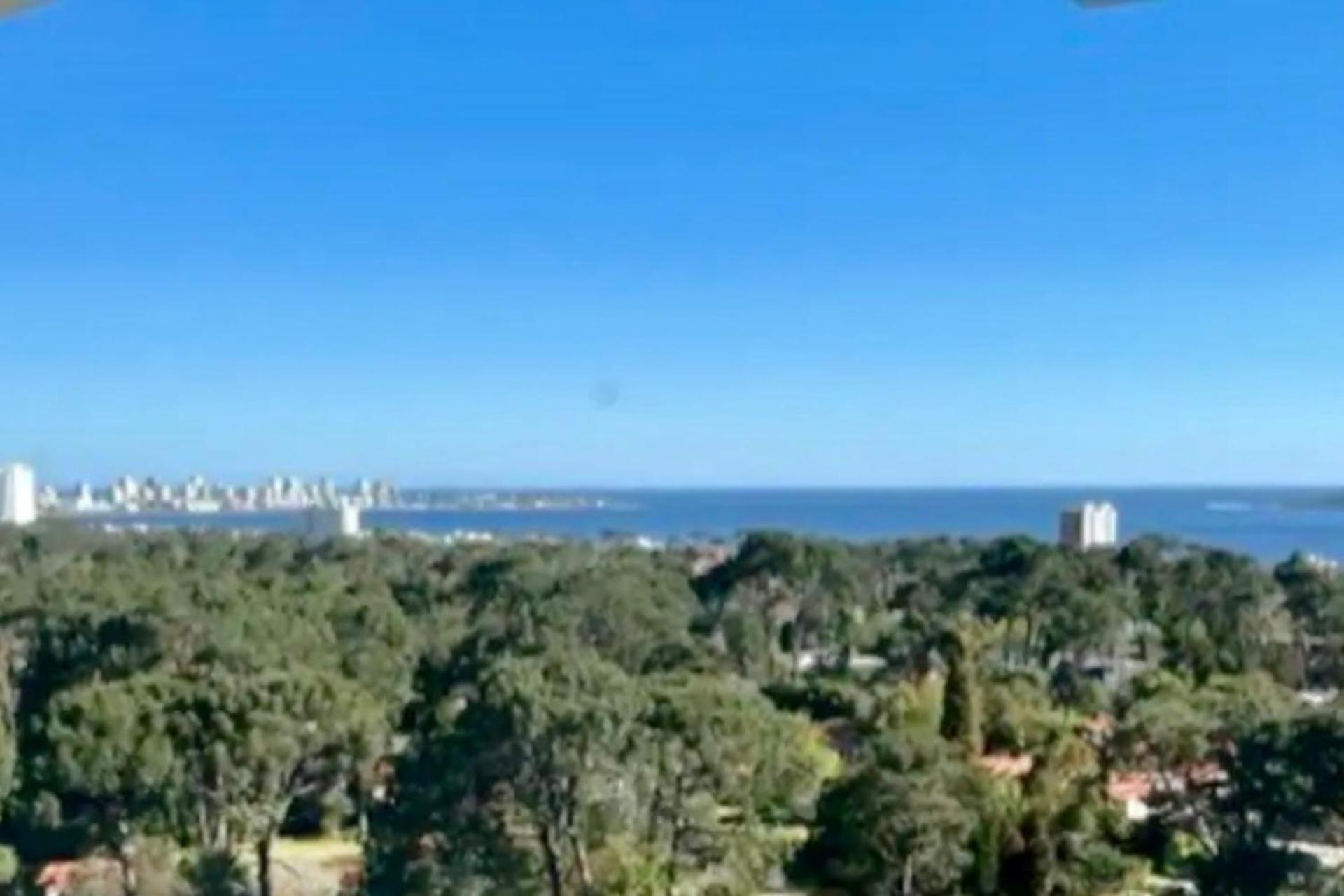 2 bedroom apartment. Ocean Drive Country Bldg view 3