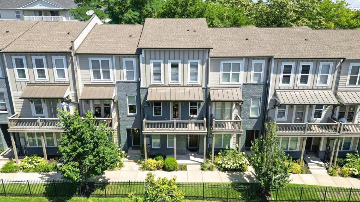 Prime Location Music House 10 Beds Free Parking view 5