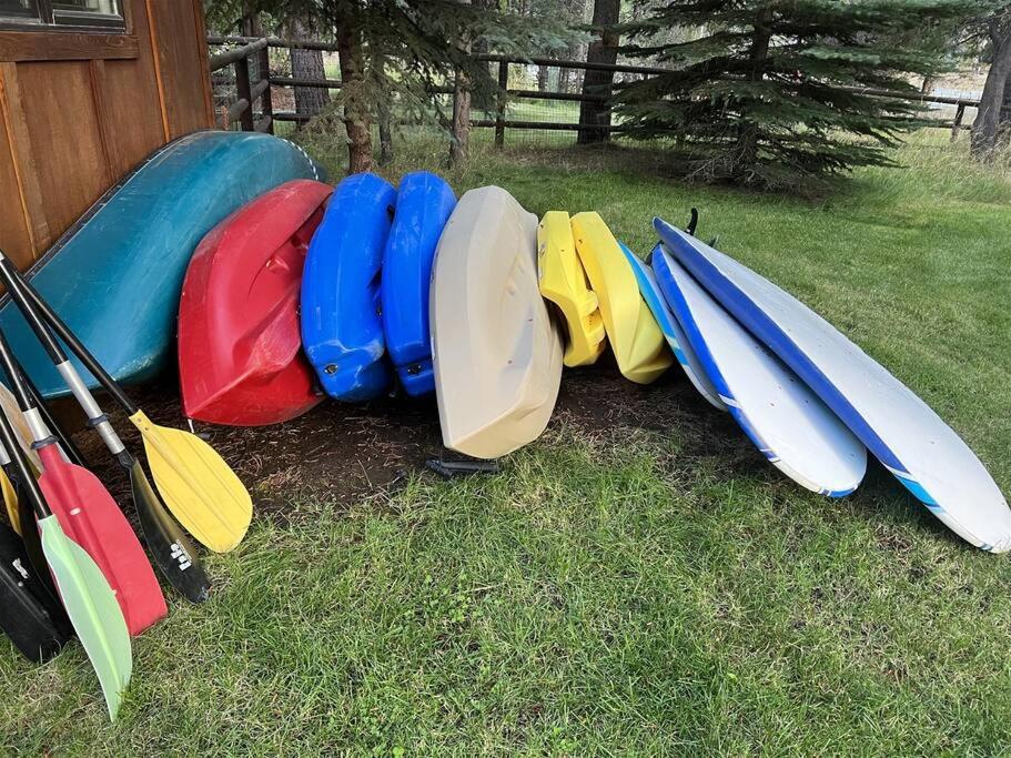 Deschutes River Lodge paddleboards hot tub and more view 5