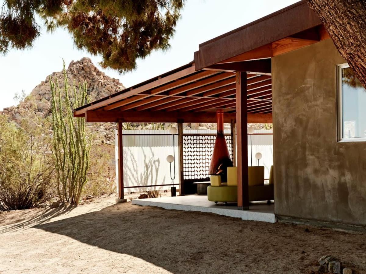 Marmol Radziner's Modernist Cabin - Joshua Tree view 3