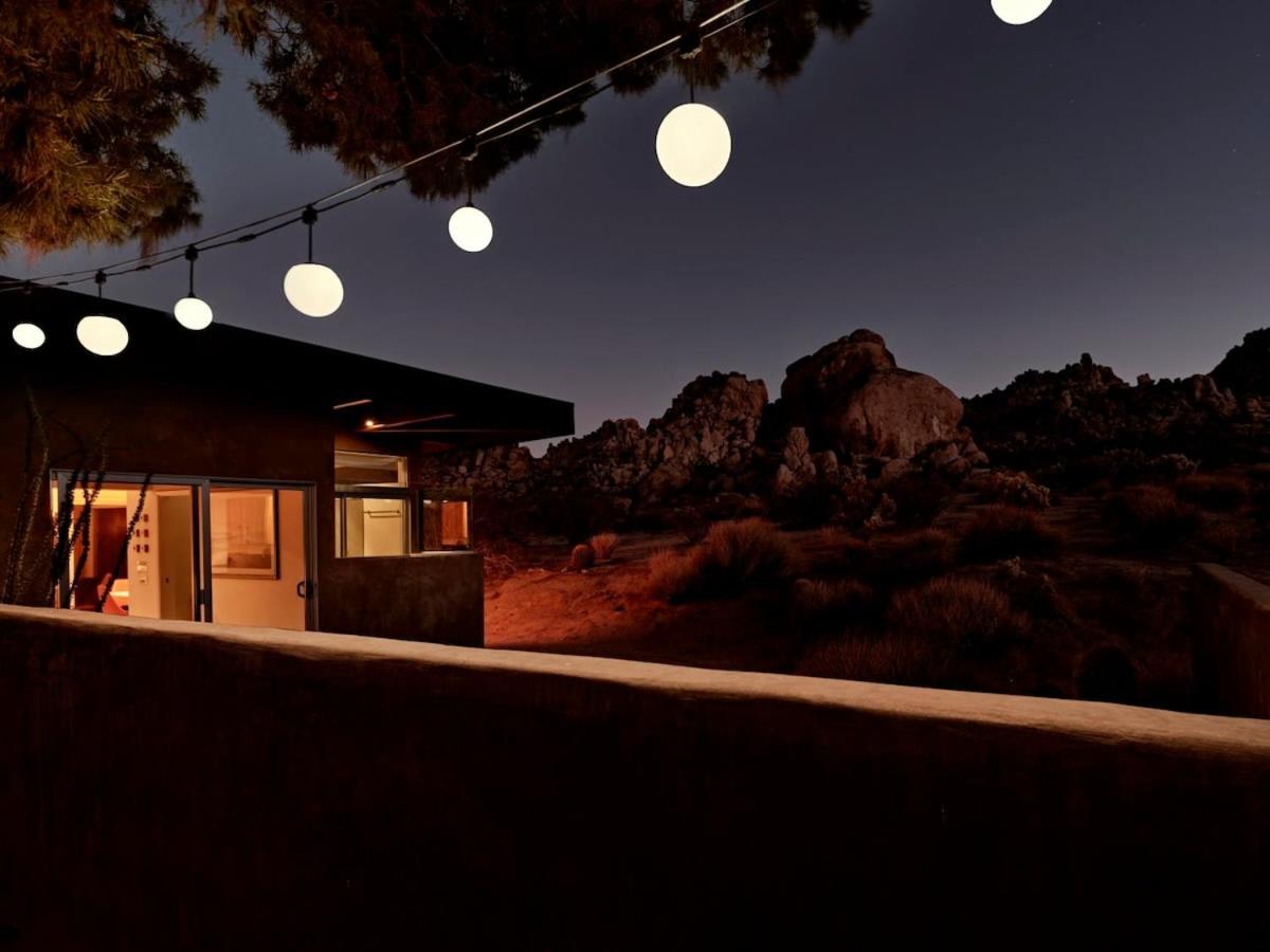 Marmol Radziner's Modernist Cabin - Joshua Tree view 5