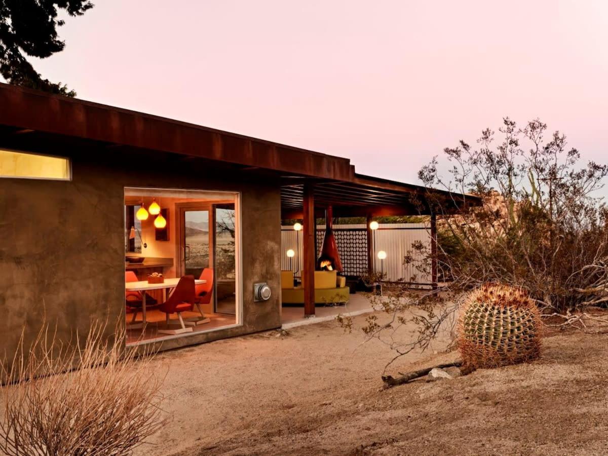 Marmol Radziner's Modernist Cabin - Joshua Tree view 4