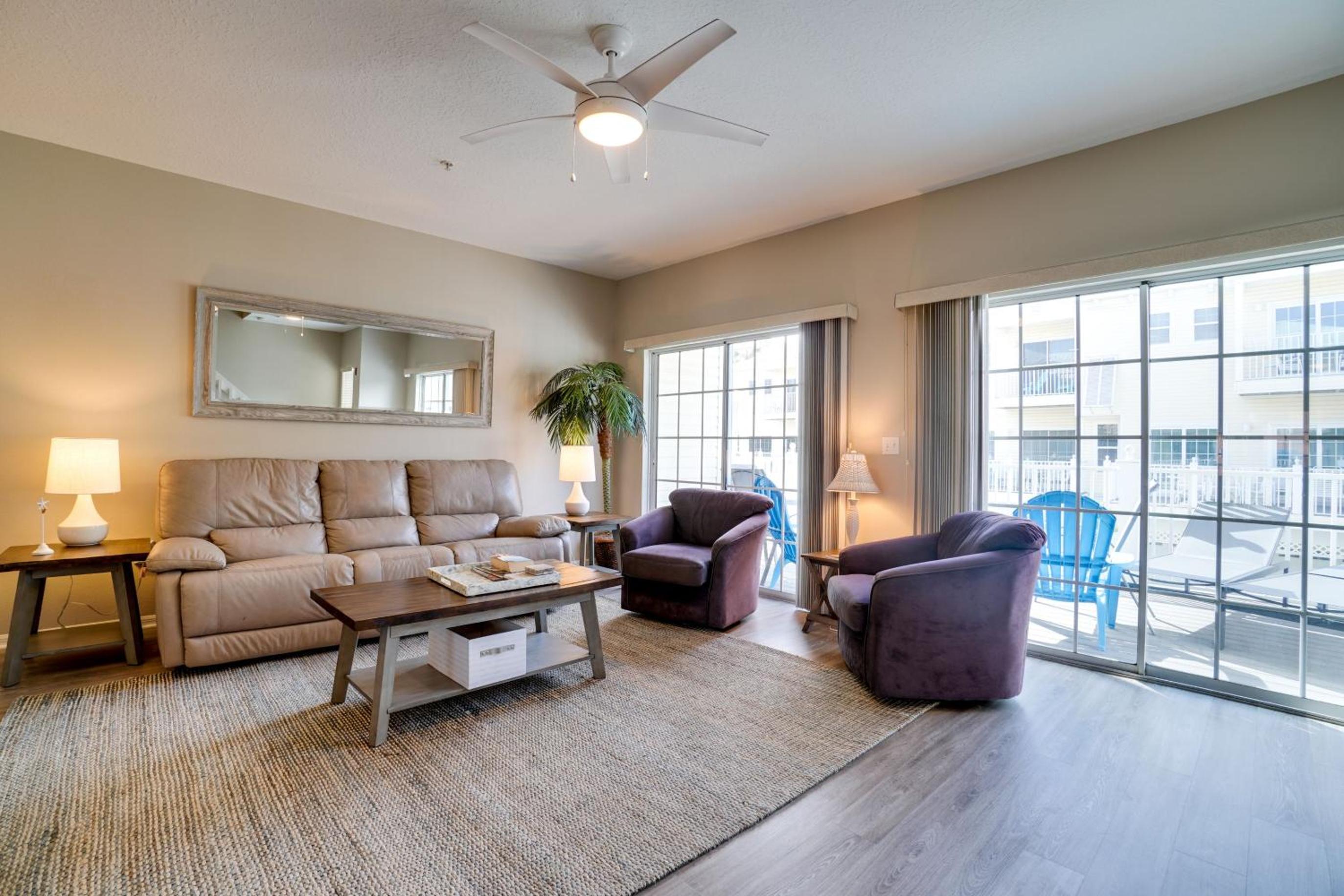 Updated 3 Bedroom Townhome, Steps to the Beach with Views from the Balcony view 4