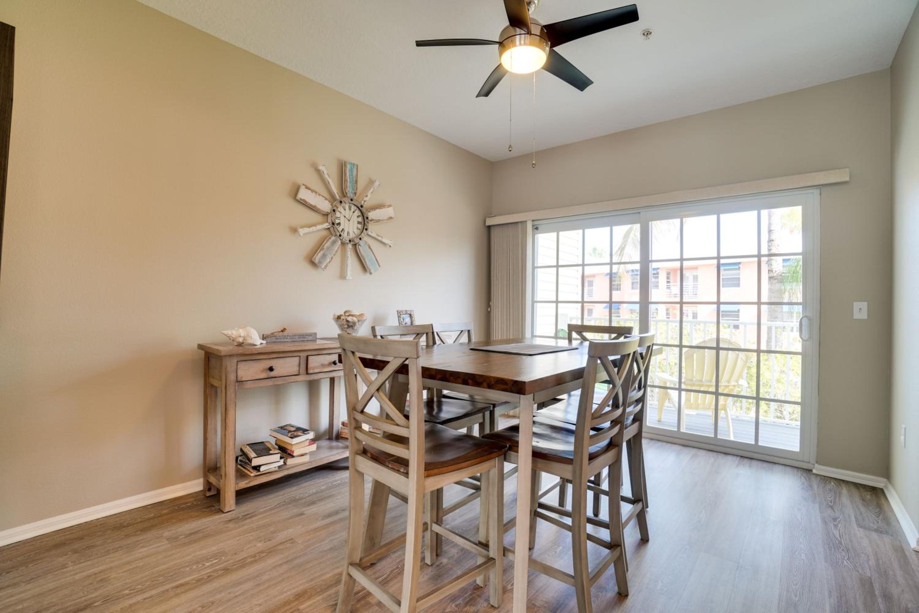 Updated 3 Bedroom Townhome, Steps to the Beach with Views from the Balcony view 5