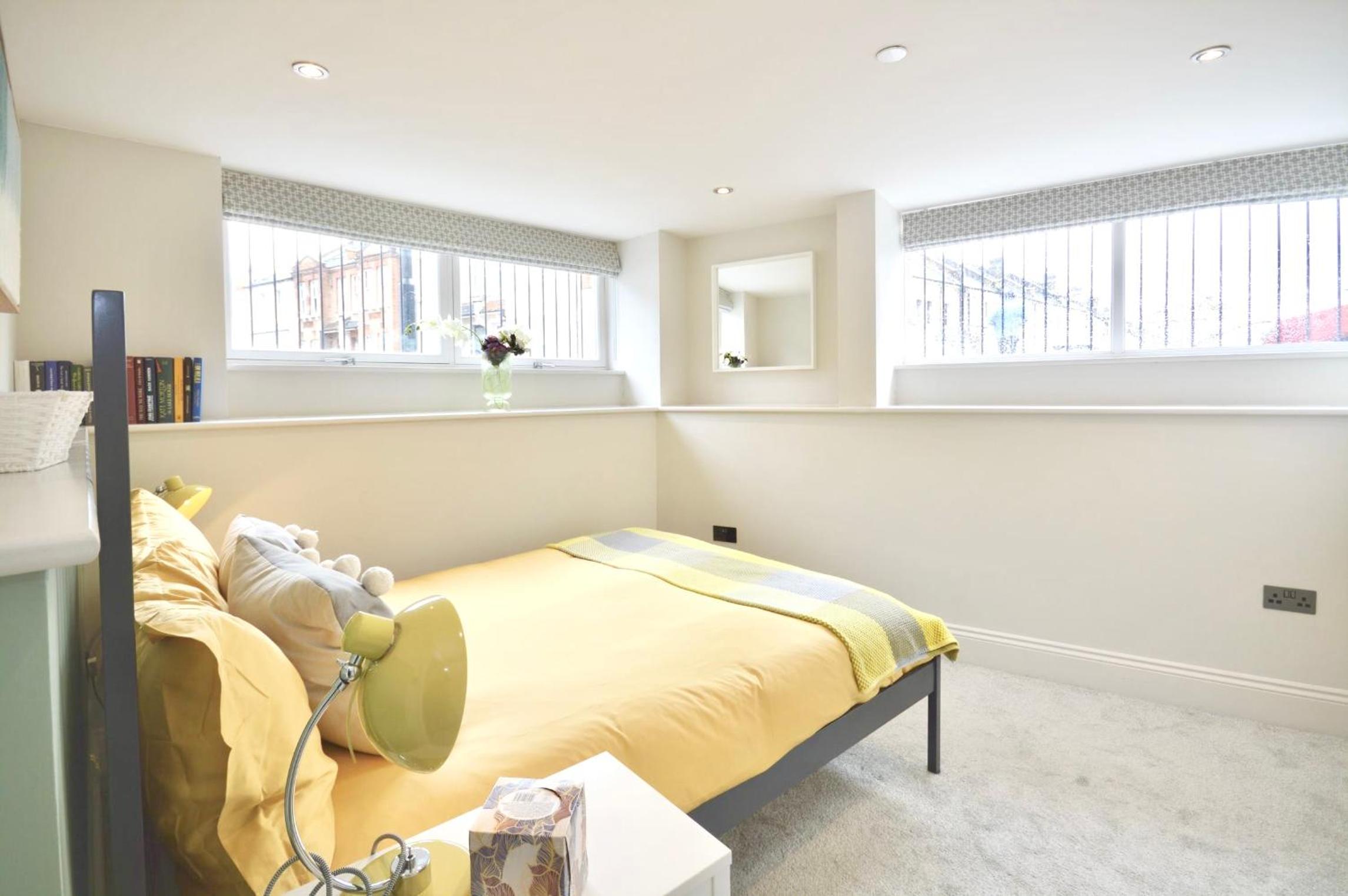 Fulham Townhouse, 2 Baths, Parking, Breakfast