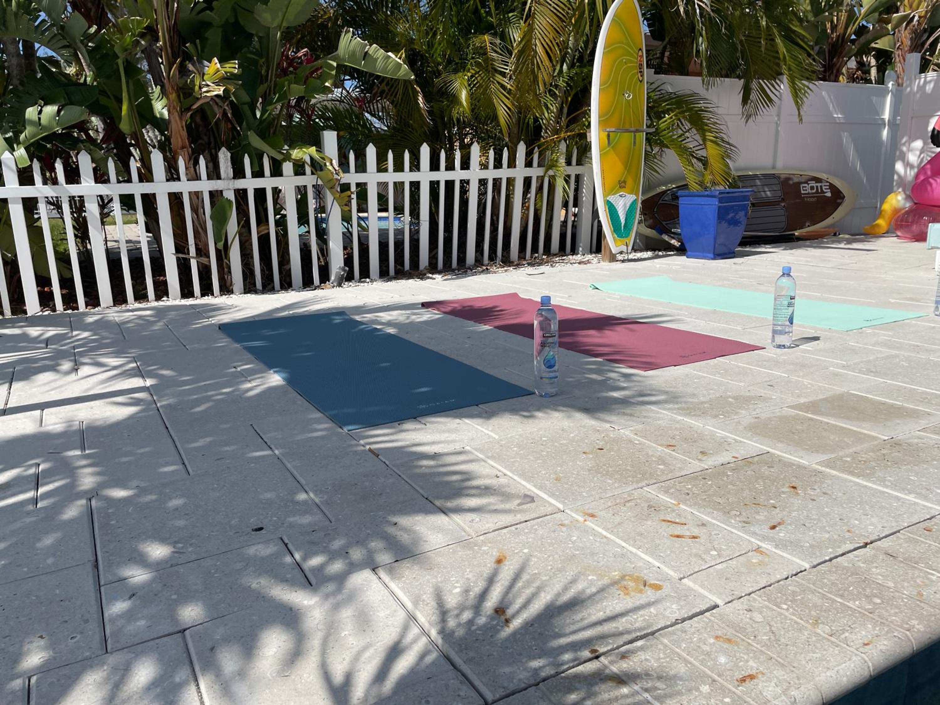 Waterfront Family Compound - Free Golf Cart, Paddleboards, Heated Pool, Golden Tee 2025 Arcade Game