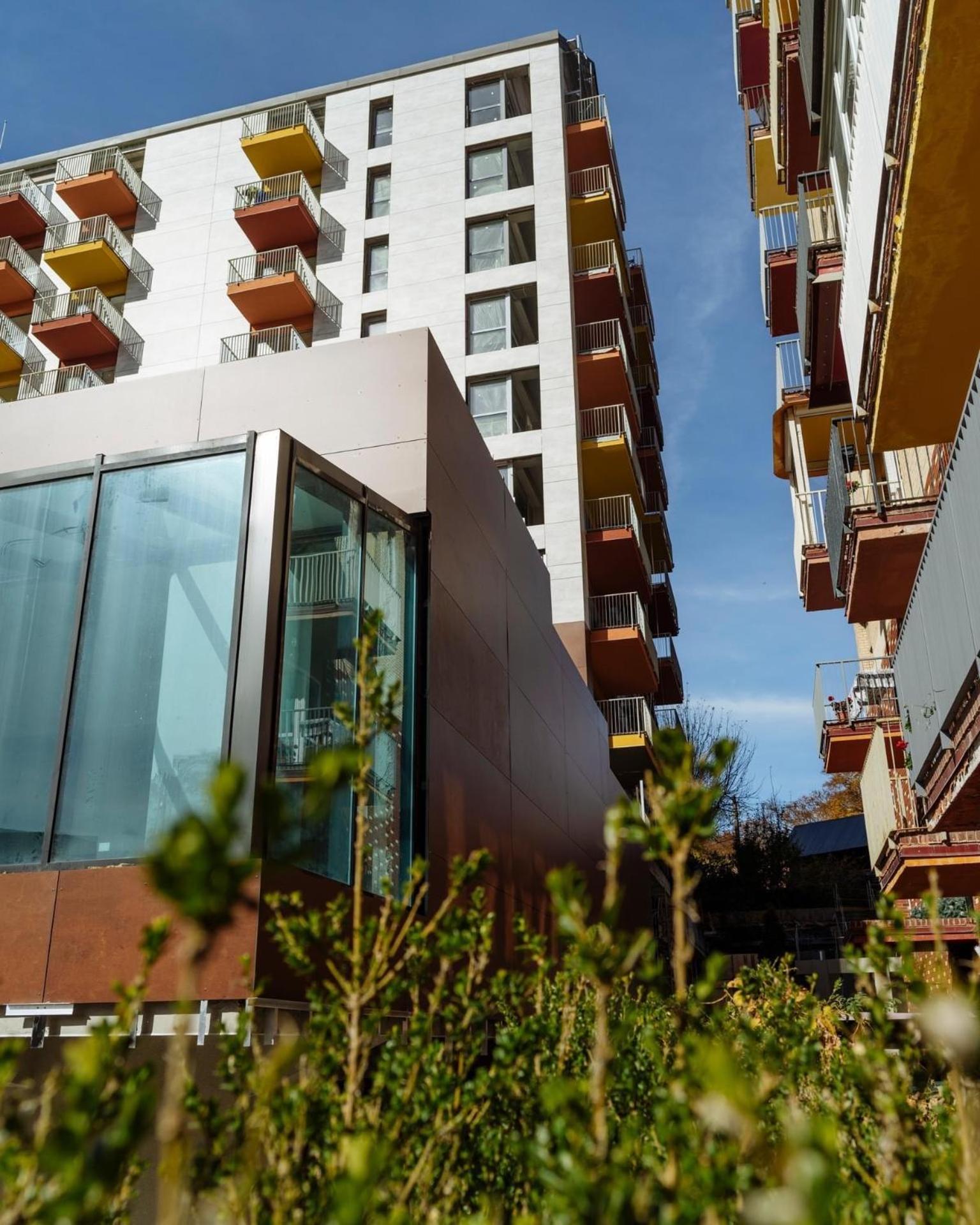Walter Studio Sinaia with Balcony and Private Parking