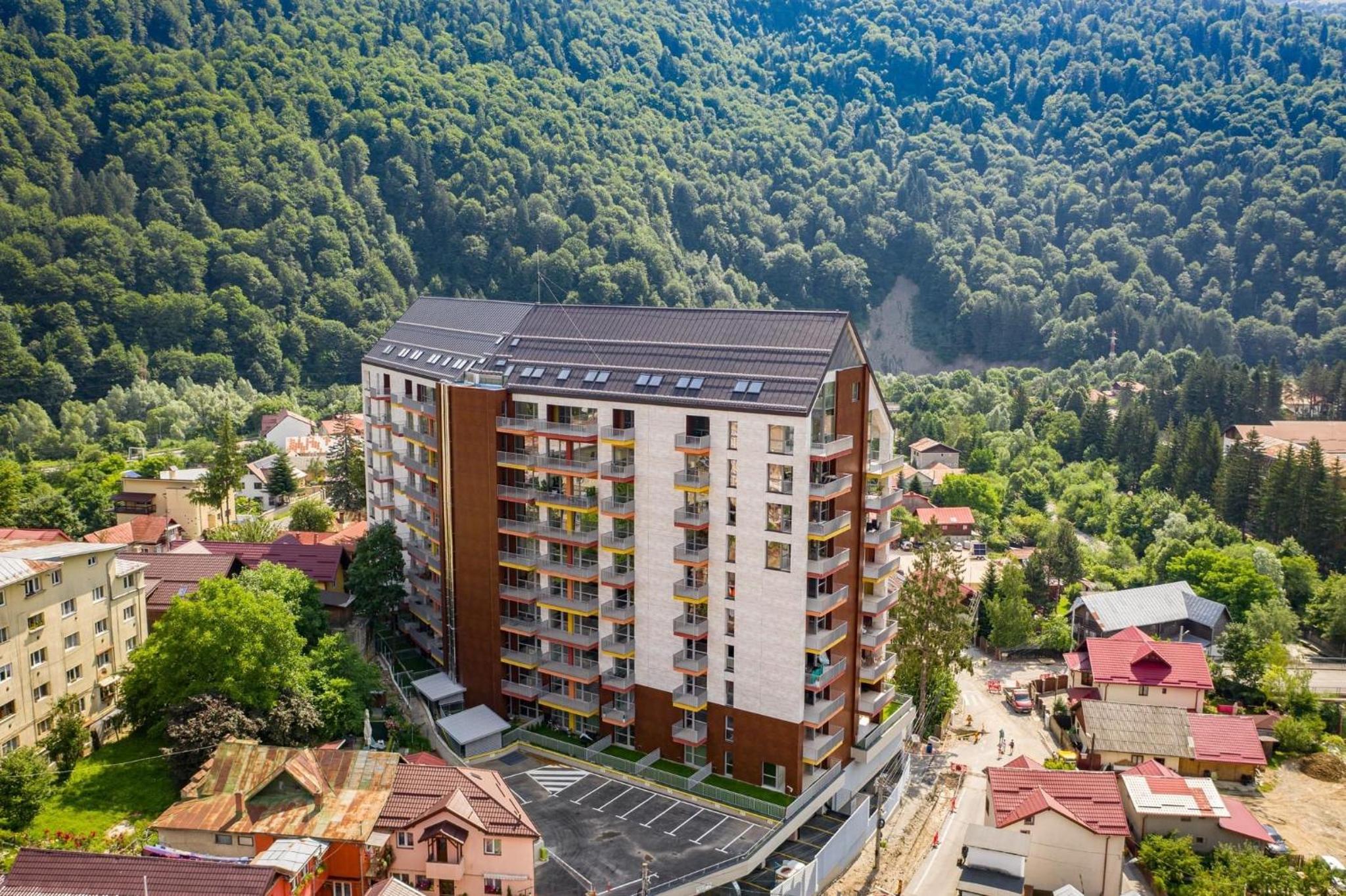 Walter Studio Sinaia with Balcony and Private Parking