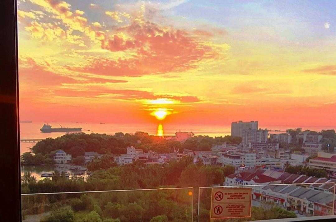 PD Seaview Sunset Cozy Staycation With Pool & Netflix, Private Unit photo 2