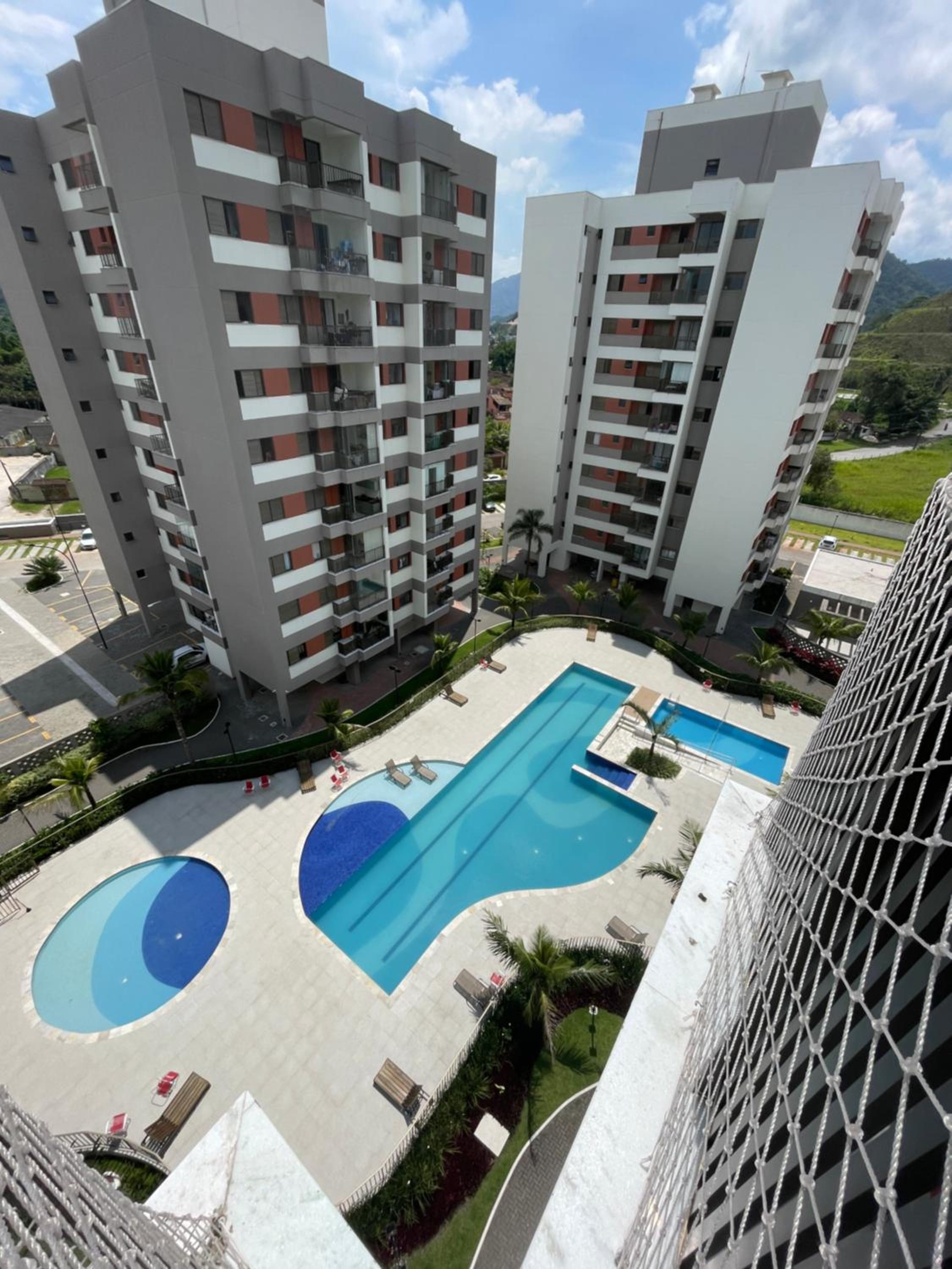 Apartamento na Martim de Sá com piscina e estacionamento
