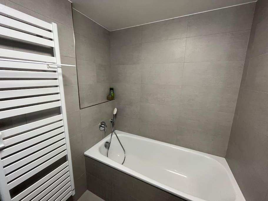 Modern Apartment • Garden • Near The City Center