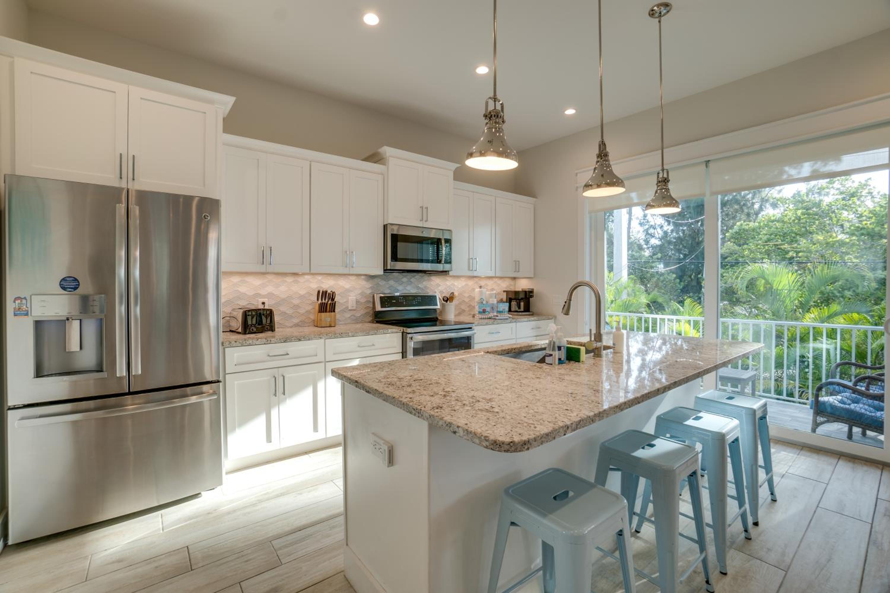 4 bed and 3 and half bath private heated pool spa and rooftop deck 5 minutes from the beach view 5
