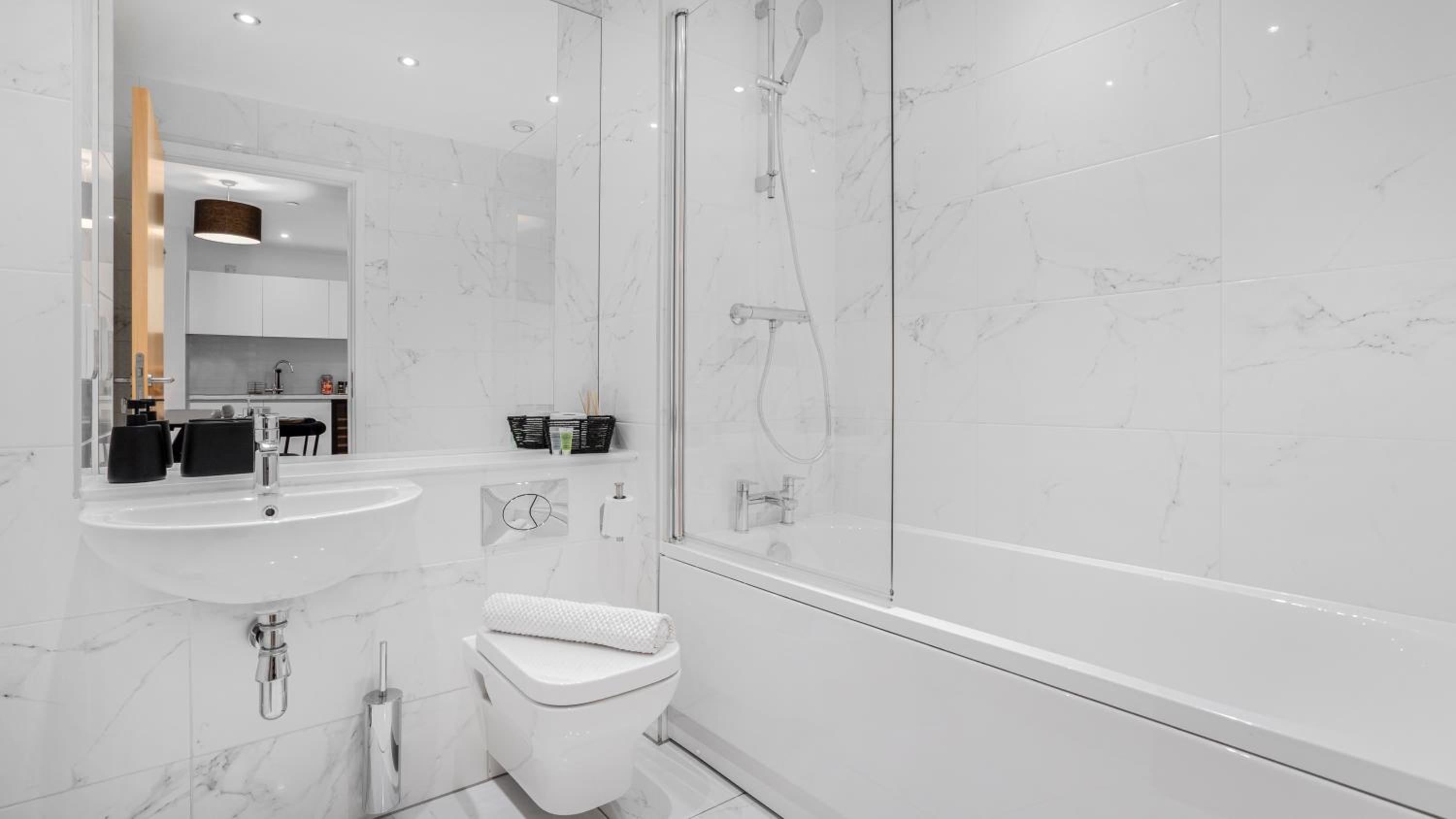 Axium Escape- 2 bed apartment, Birmingham City Centre view 5