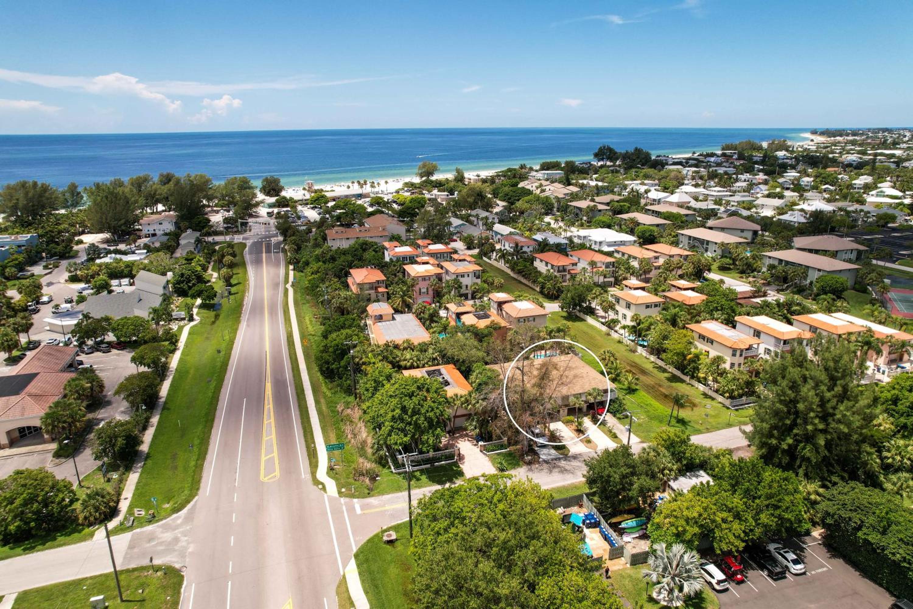 Cozy Condo less than 3 min walk to White Sandy Beaches view 2