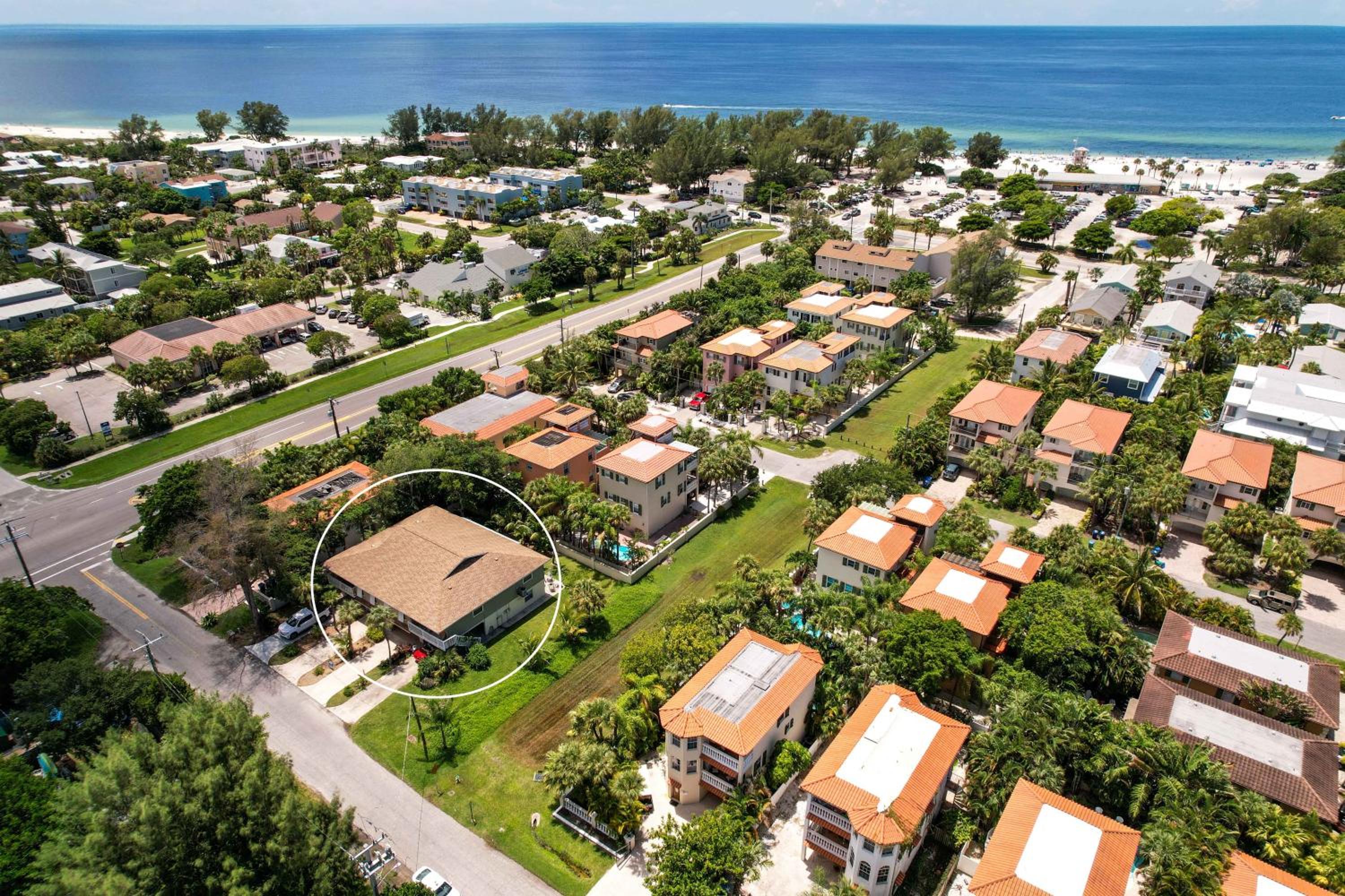 Cozy Condo less than 3 min walk to White Sandy Beaches view 3