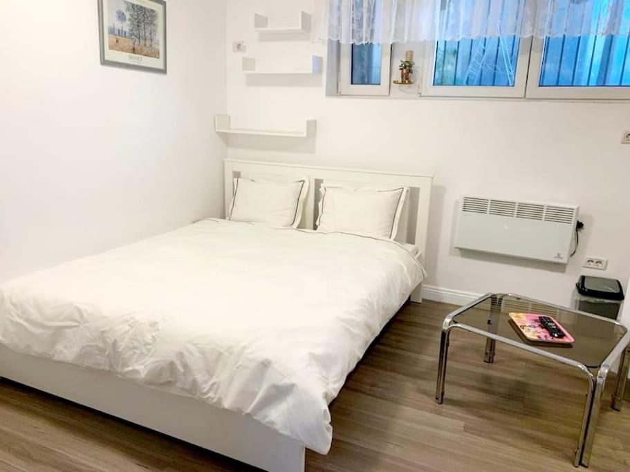 Central studio flat