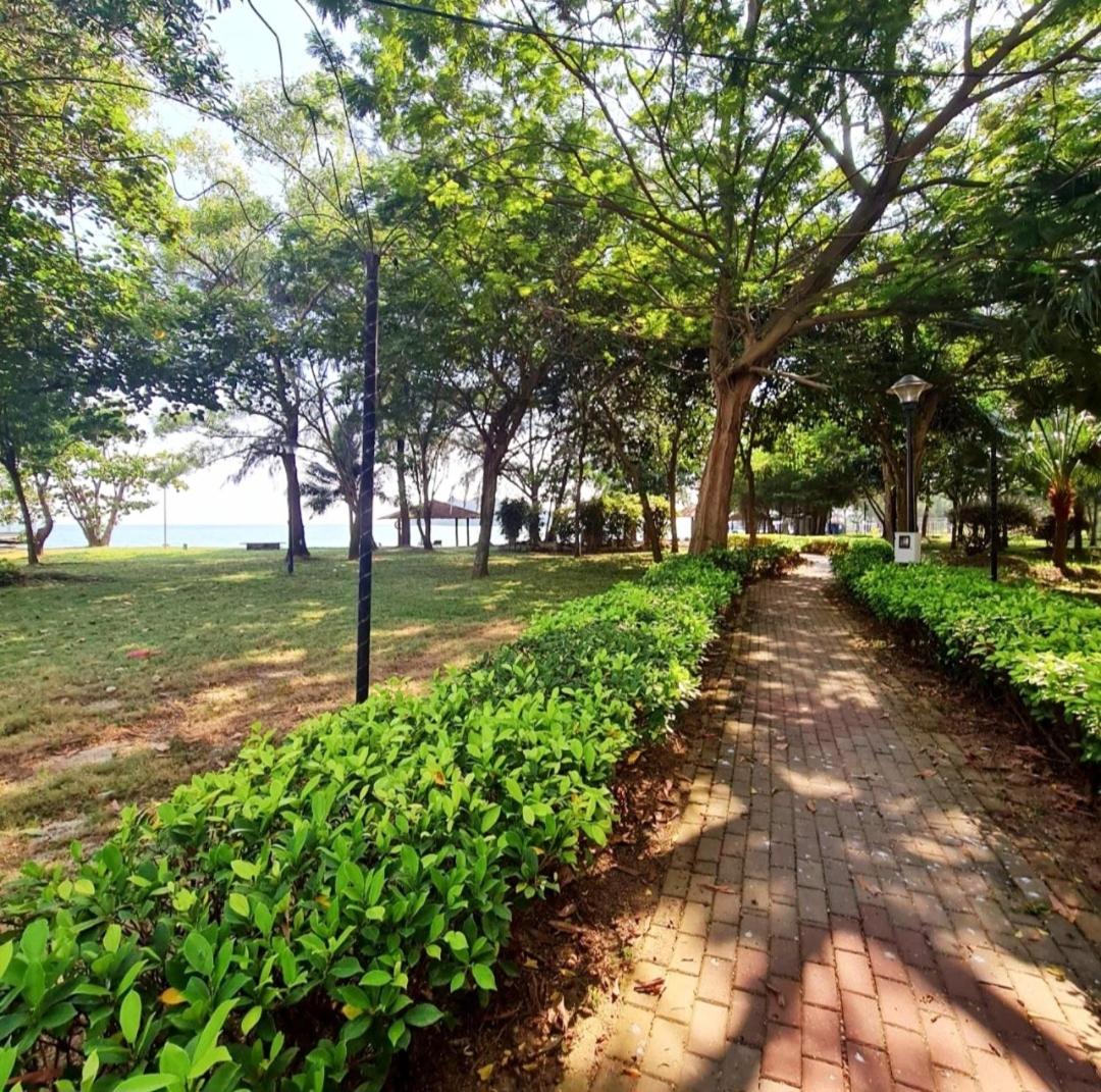 PD Seaview Sunset Cozy Staycation With Pool & Netflix, Private Unit photo 7