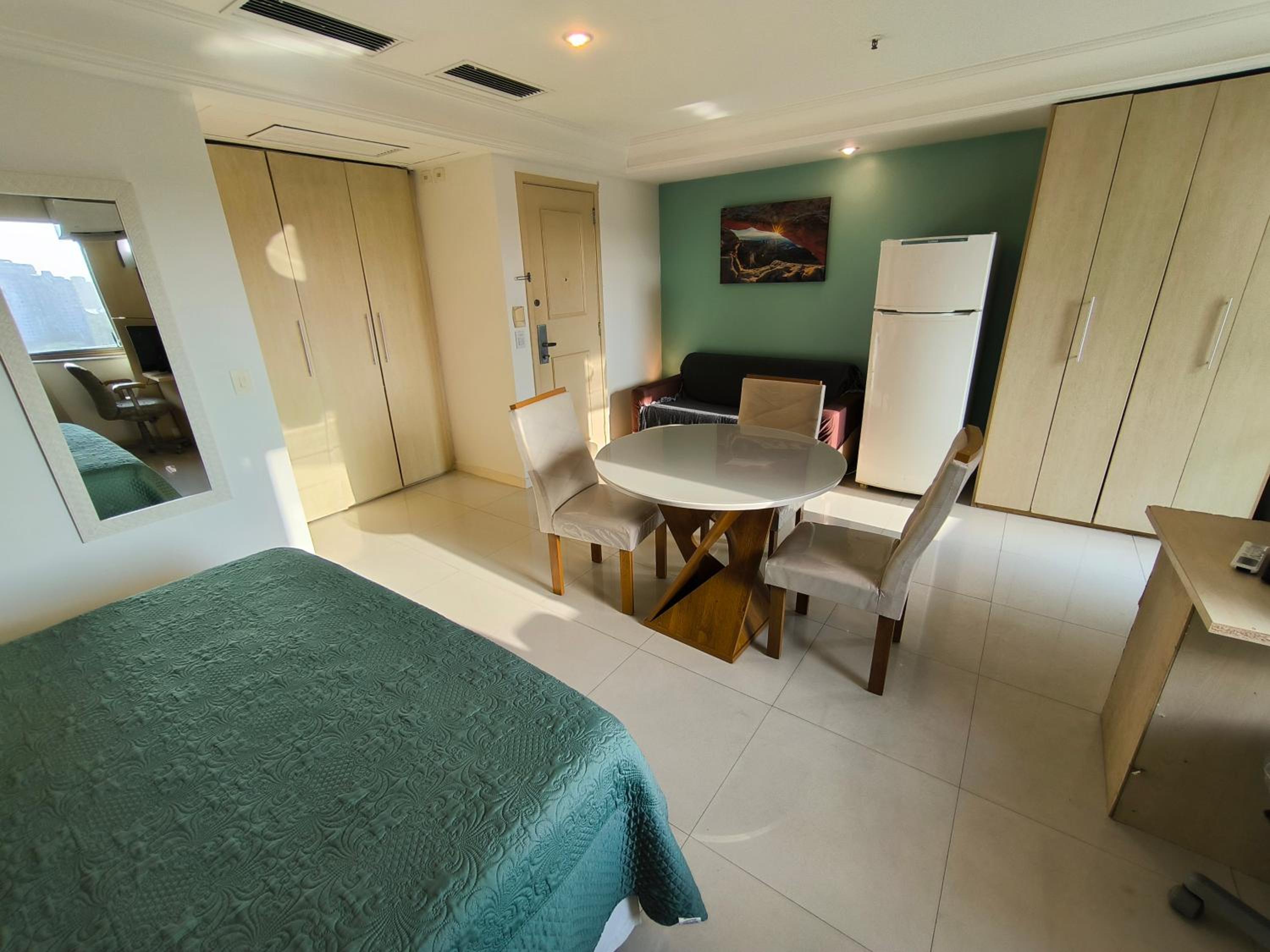 Barra Prime Flats, Ed Mediterrâneo, wi-fi 400Mb, balsa pra praia grátis, ar condicionado novo!
