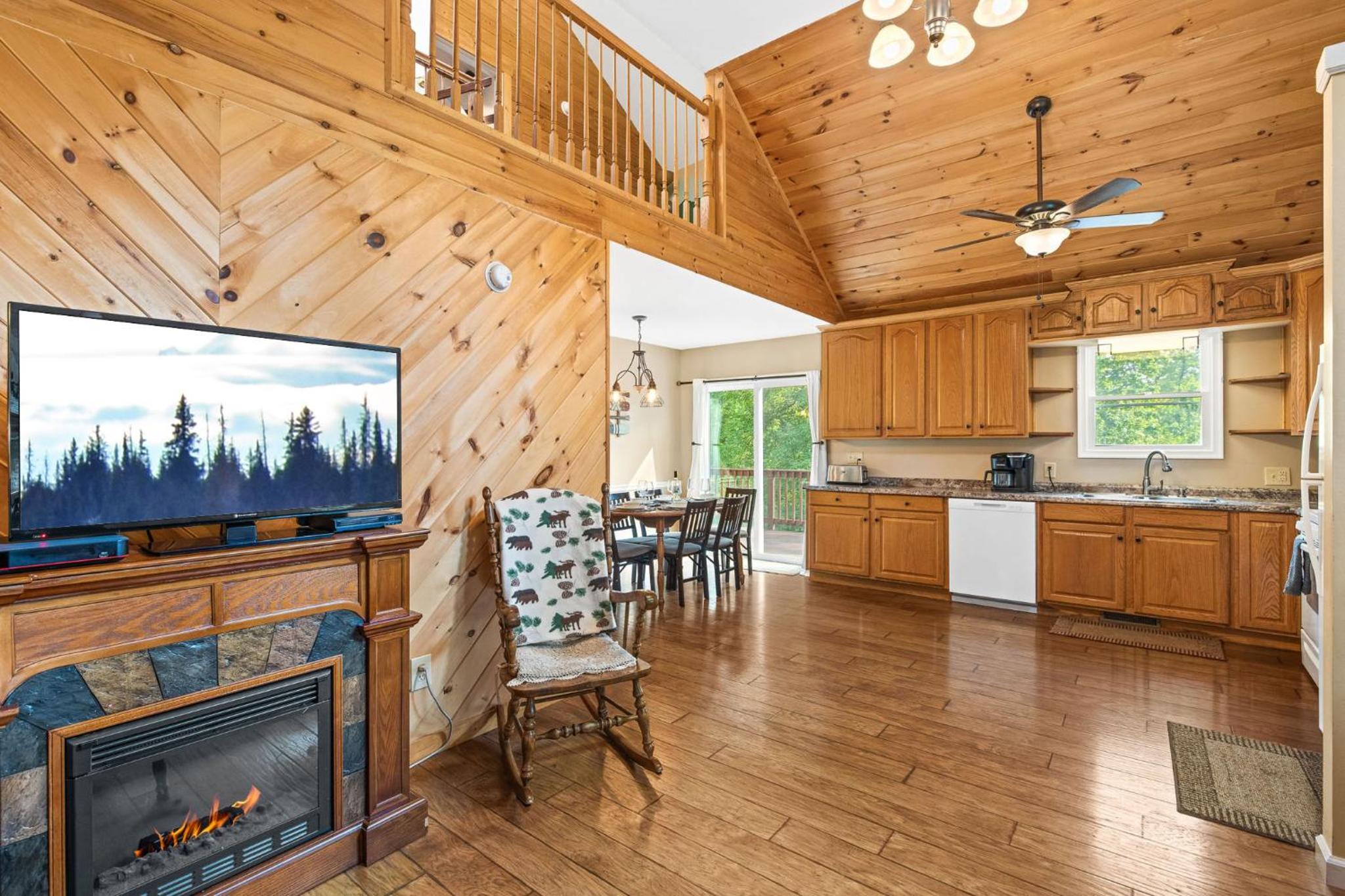 Hot Tub - Fire Pit - Pool Table - Pet Friendly - Good Times view 3