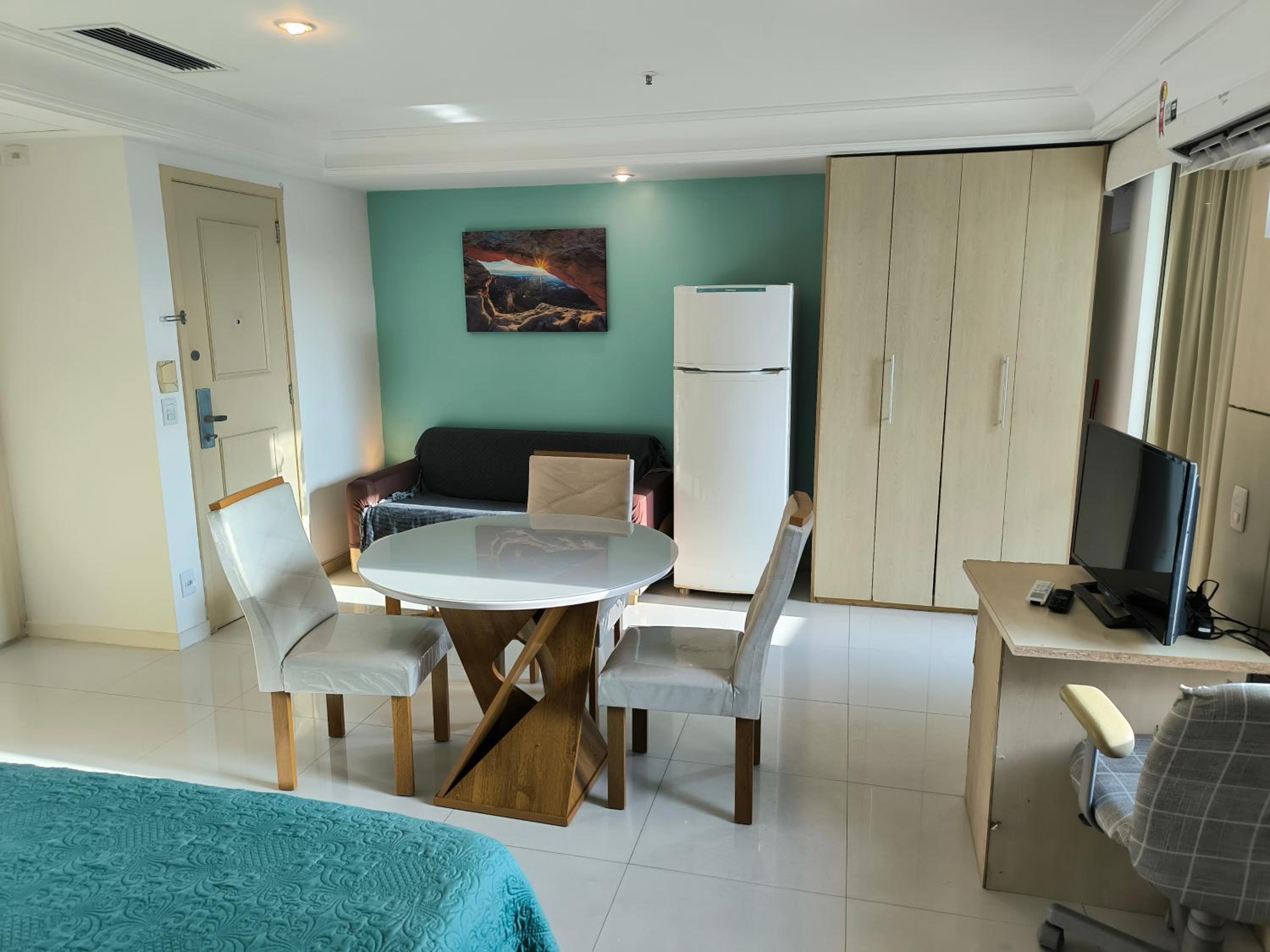 Barra Prime Flats, Ed Mediterrâneo, wi-fi 400Mb, balsa pra praia grátis, ar condicionado novo!