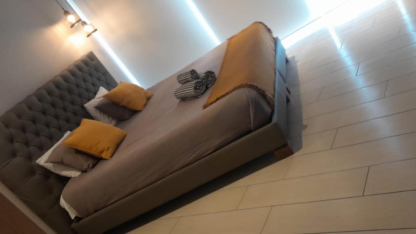 ONE Luxury Suite Super King Bed & Volcano View view 2