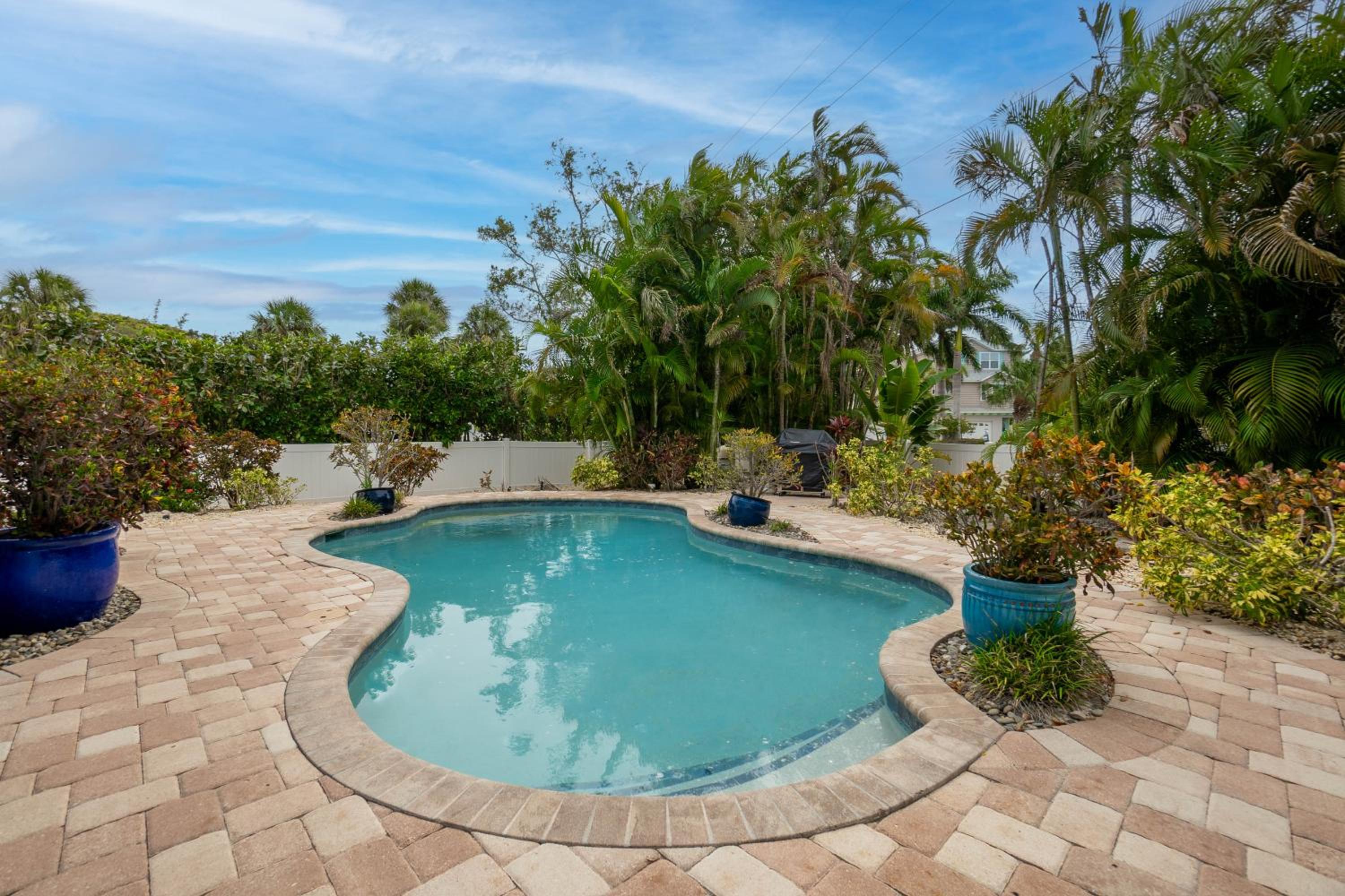 Kai Blue 4 bed and 2 and half bath elevator & private pool view 4