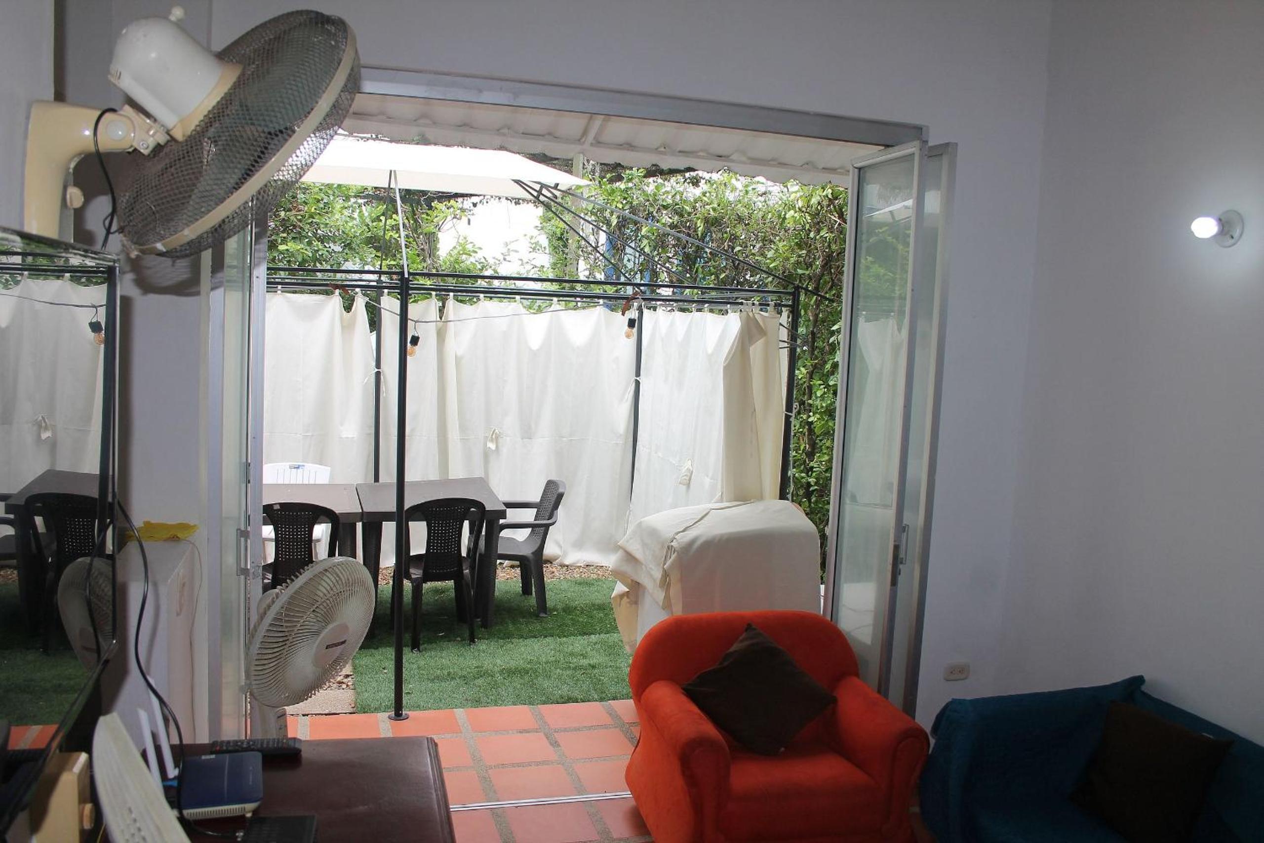 Casa mediterránea con piscina, aire, WI-FI y cocina