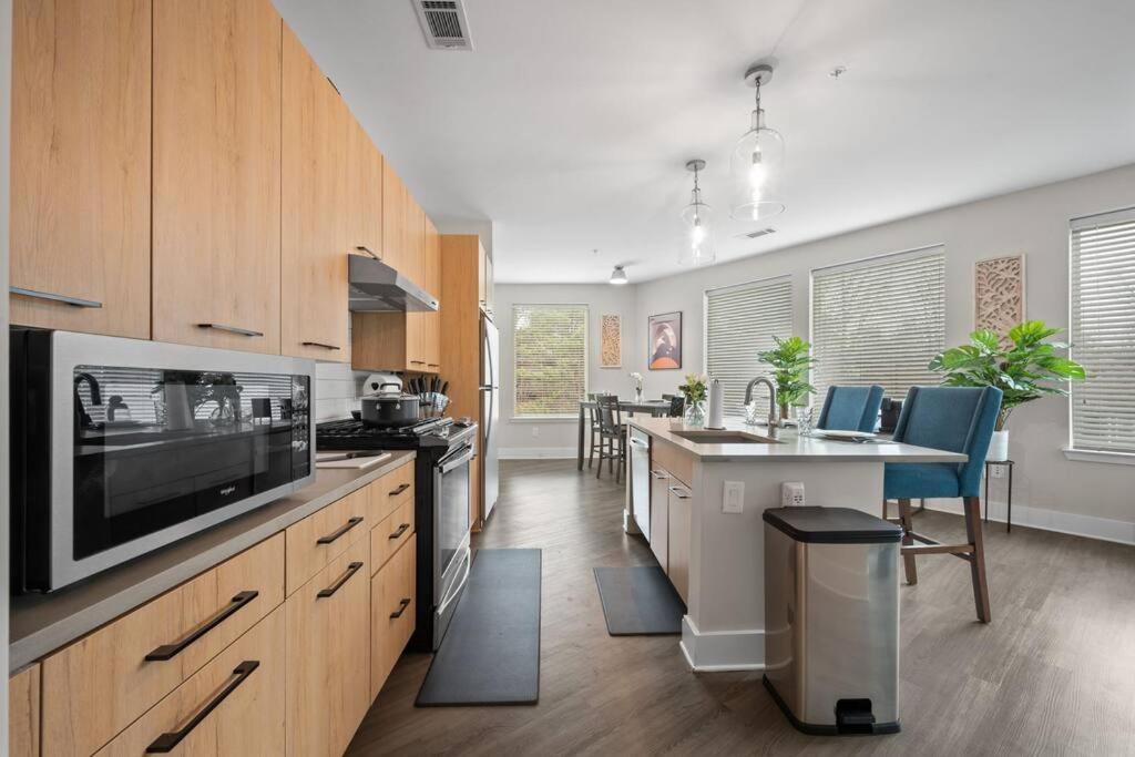 Lux 3BR Near Truist Park & Mall view 4