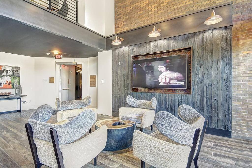 Lux 3BR Near Truist Park & Mall view 5