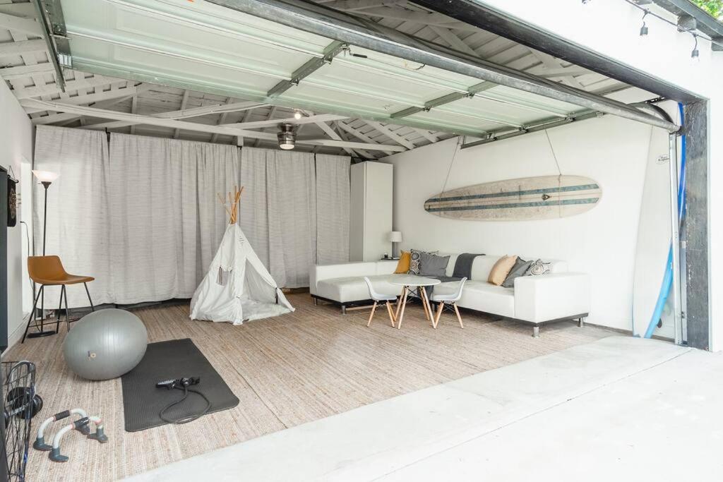 Stylish 4-Bedroom in Culver City Art District