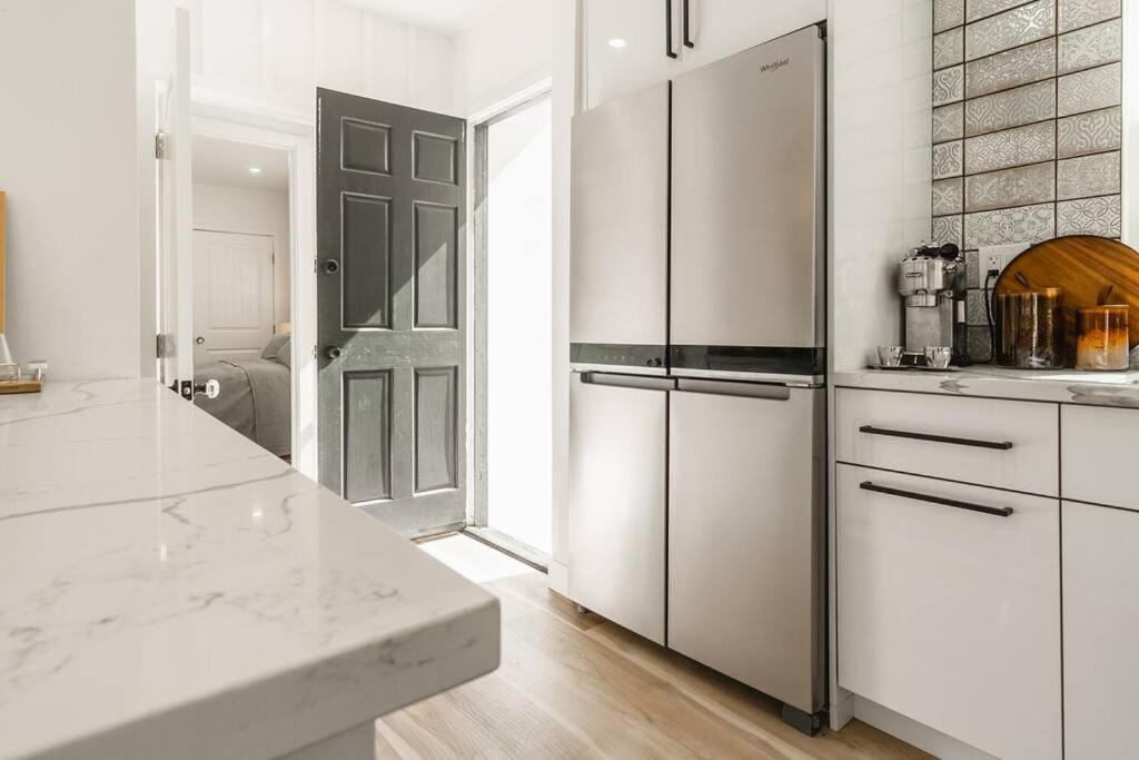 Stylish 4-Bedroom in Culver City Art District